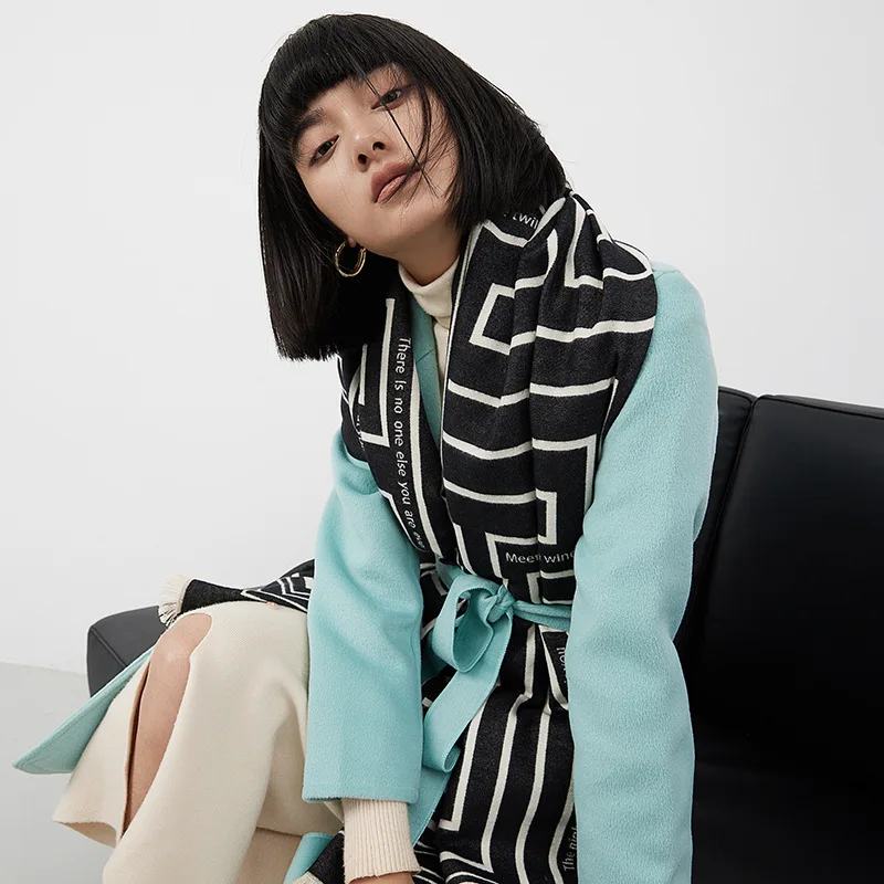 Wholesale Luxury Designs Cashmere Scarf Geometric Letter Pattern Printed Fashion Shawls Winter New Pashmina Scarves