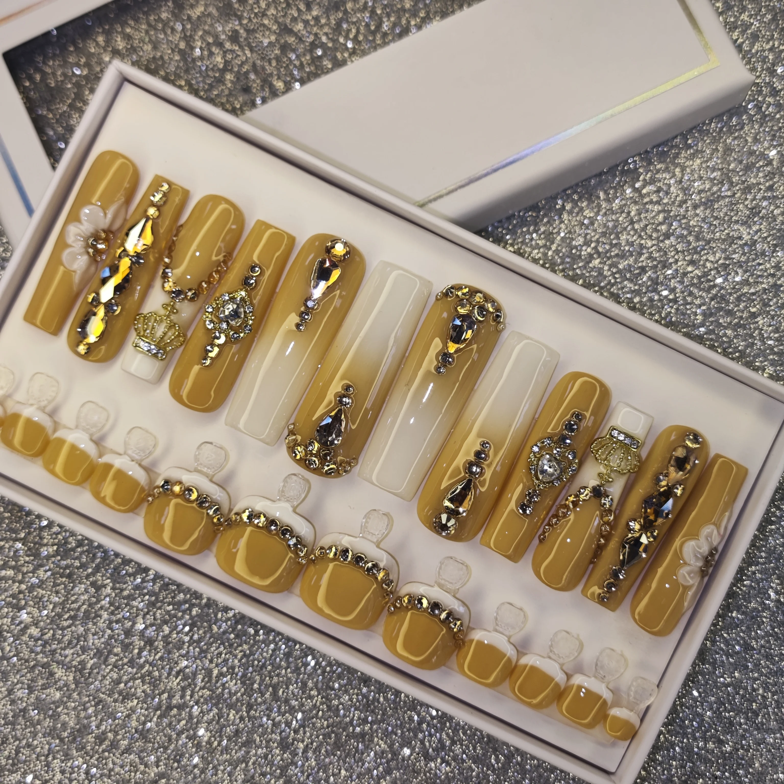 The Fashional 24Pcs With Sticker Colorful Square Full Cover Press on Nail Art Tips Artificial Long Coffin Designed Press On Nail