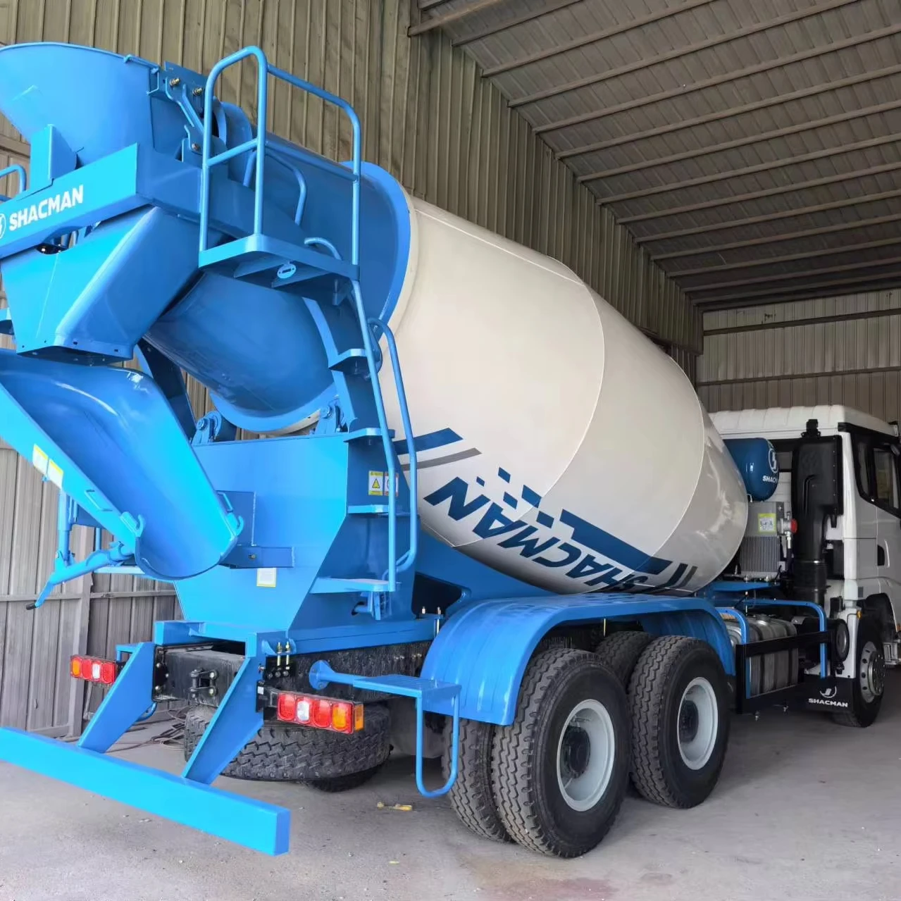 Shacman 10 m3 Cement Mixer Truck for sale