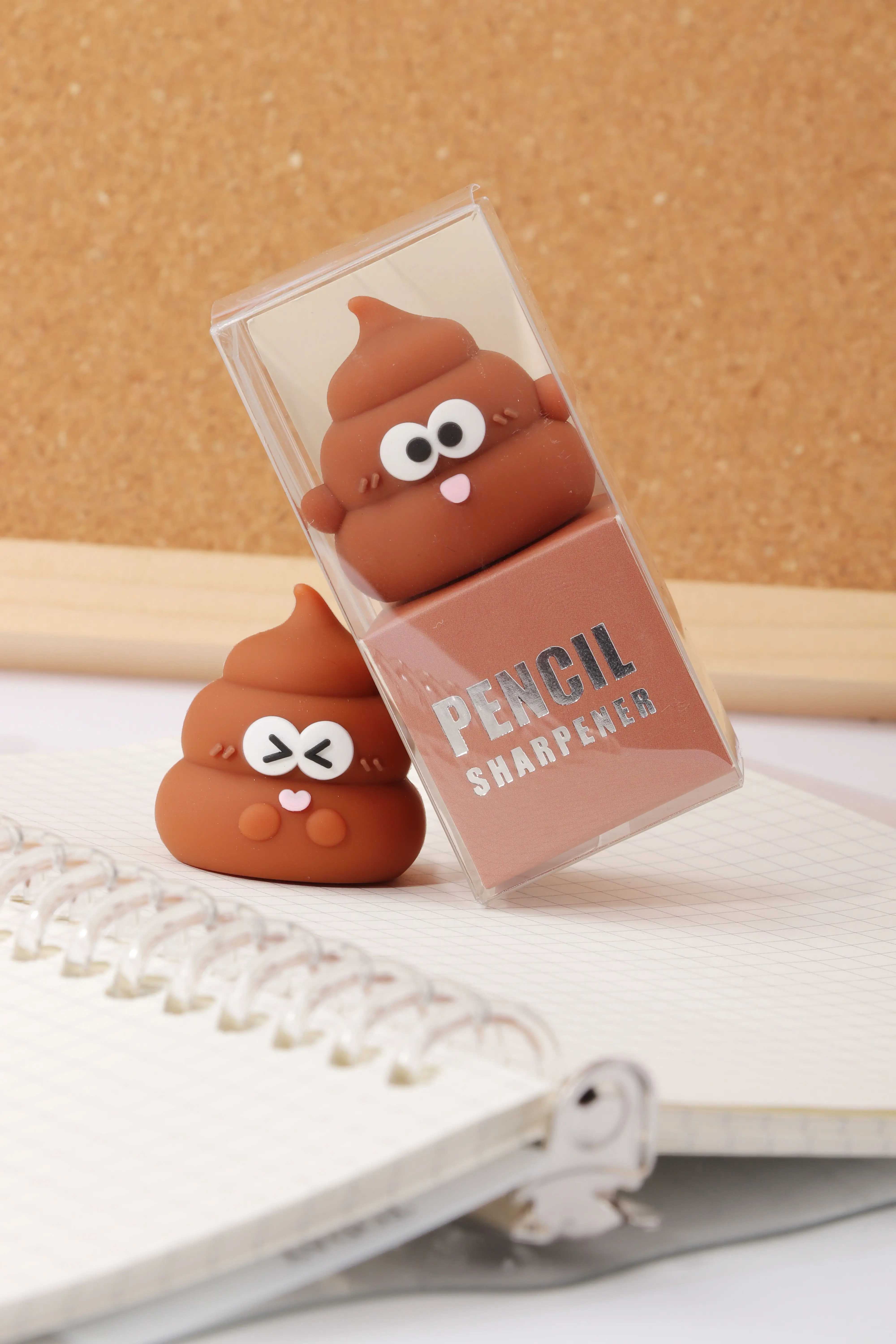 2022 офисные и школьные принадлежности оптовая продажа школьная стандартная мини-точилка для карандашей с одним отверстием ручное управление милая коричневая карандашная точилка