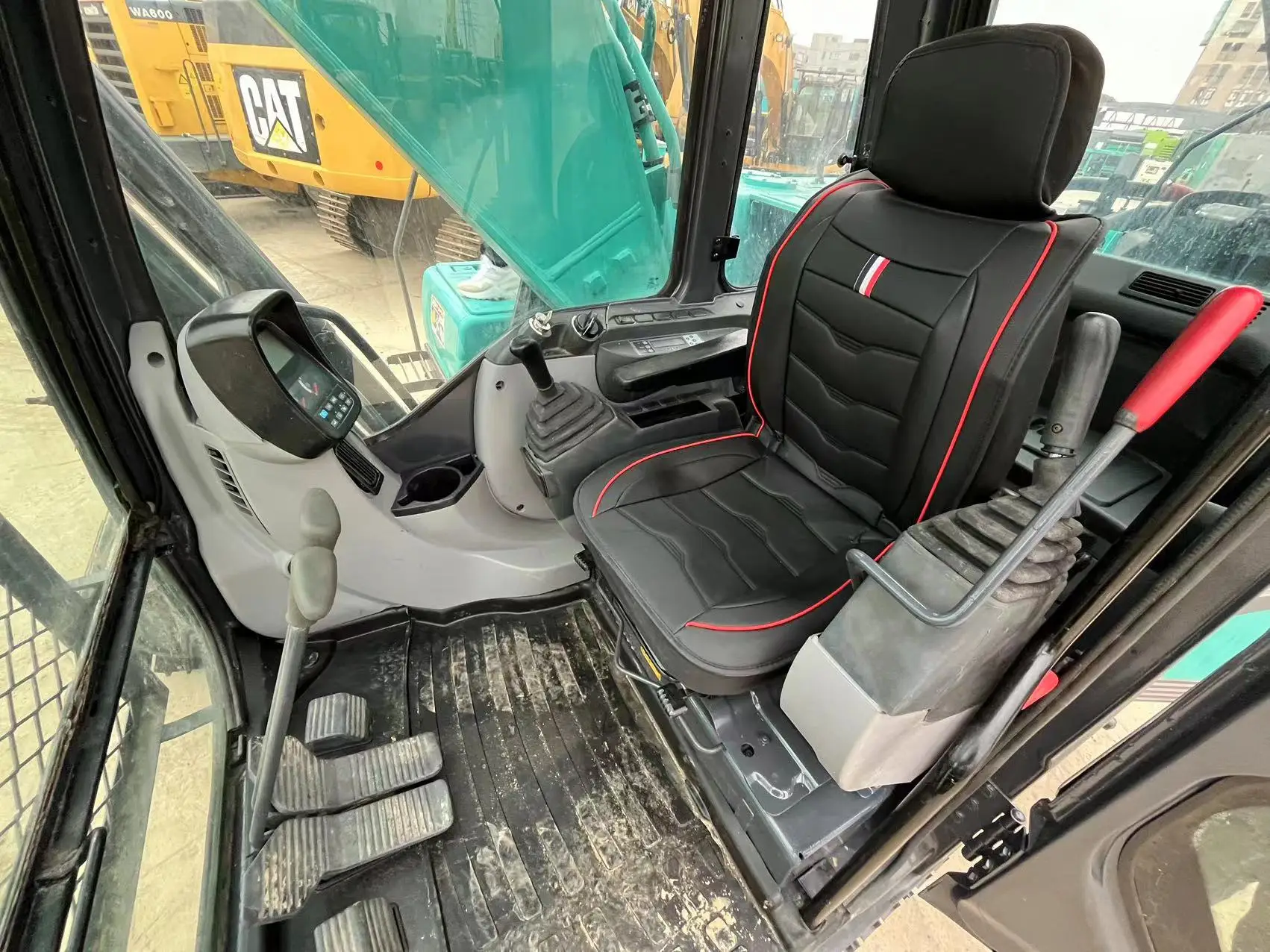 High productivity second hand excavator Japan Kobelco SK200 medium hydraulic excavator