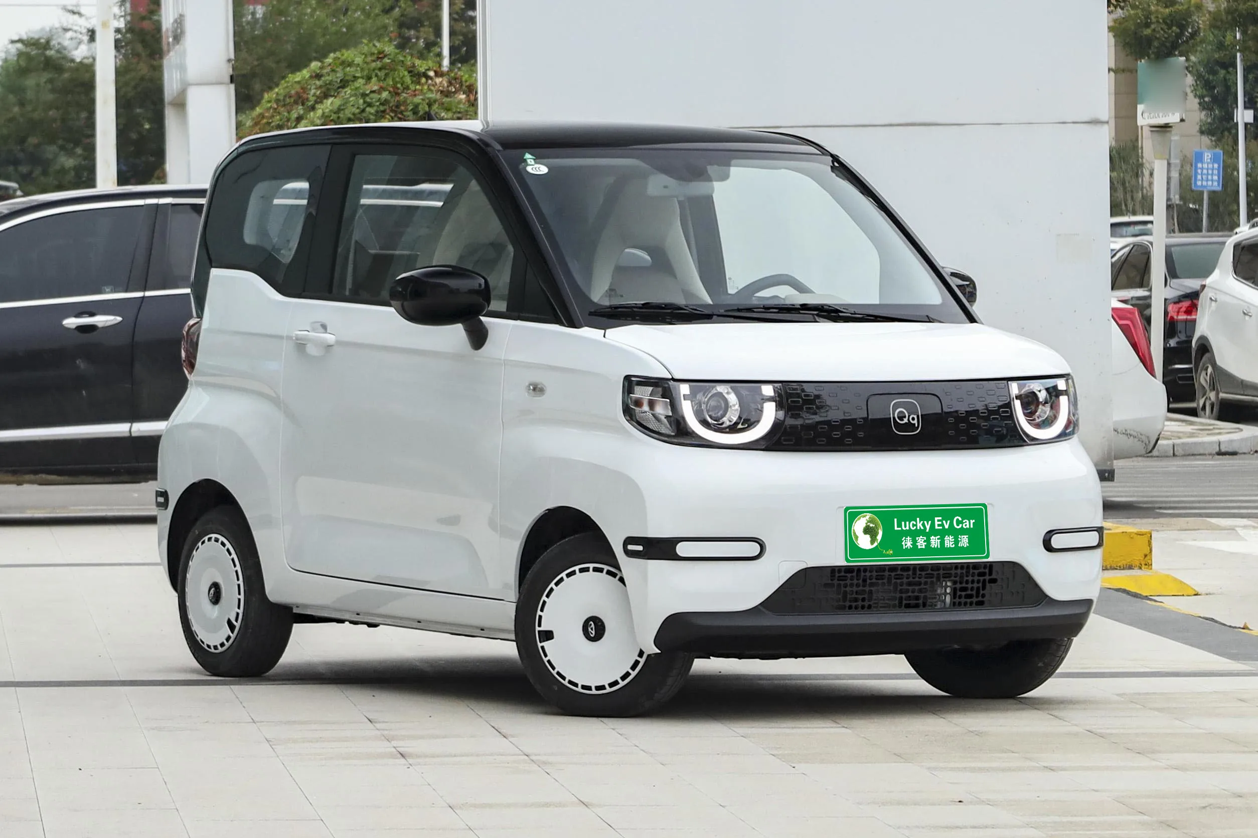 Hot selling Chery QQ mini car, new energy vehicle, China Ev Car for commuting between people and vehicles