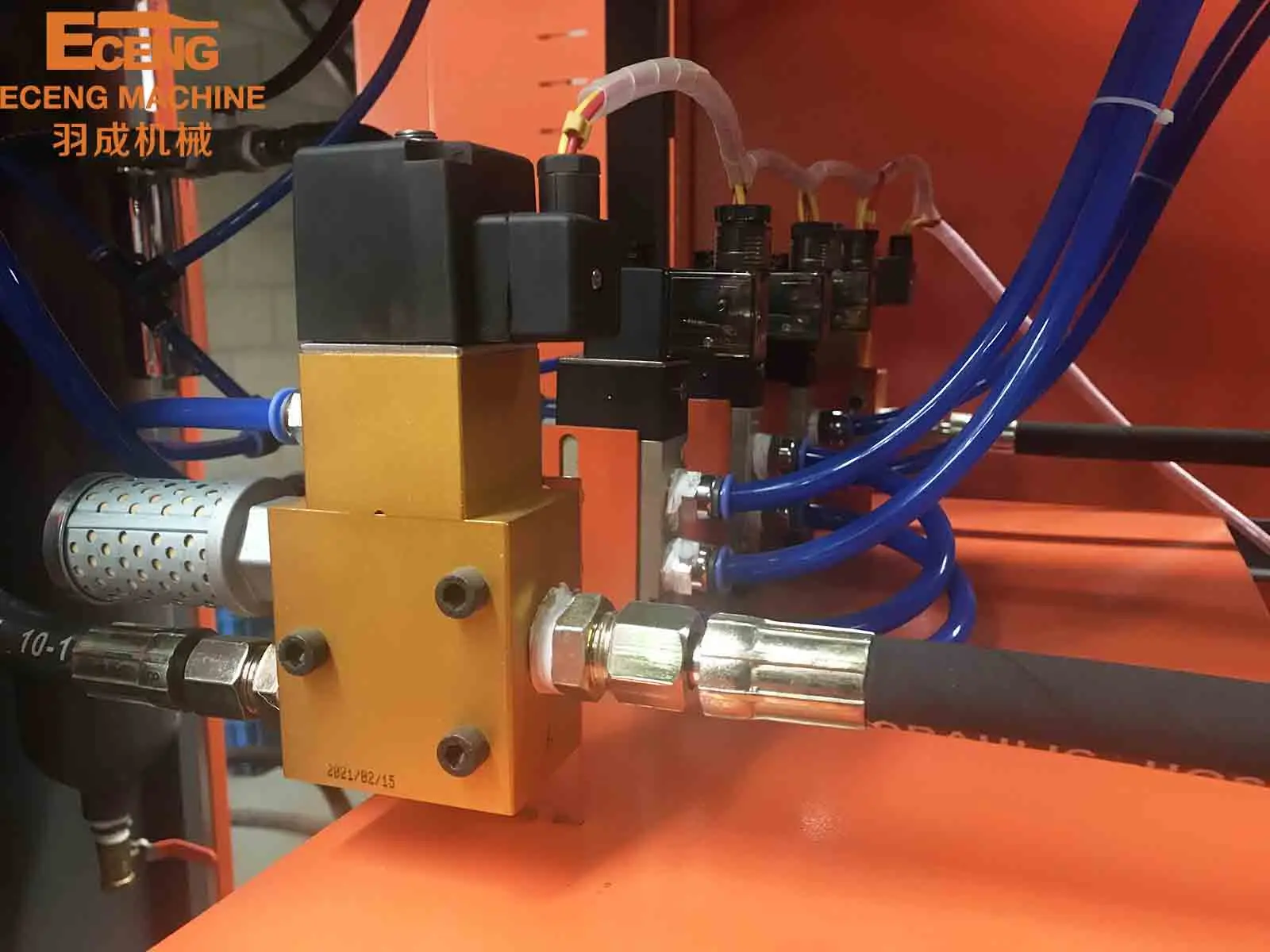 Eceng Semi Automatic Compact Plastic PET Preform Blowing Machine 4000BPH Bottle Blow Molding Machine 250ml 100ml 2L