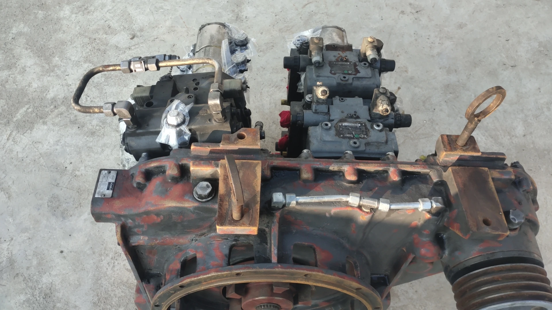 Original Old Parts Gearbox Hydraulic Power Units for S1800-2  S2100-2 Asphalt Paver