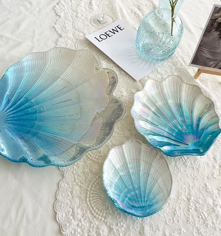 custom logo iridescence colored dinner plate shell shaped glass charger plate for event