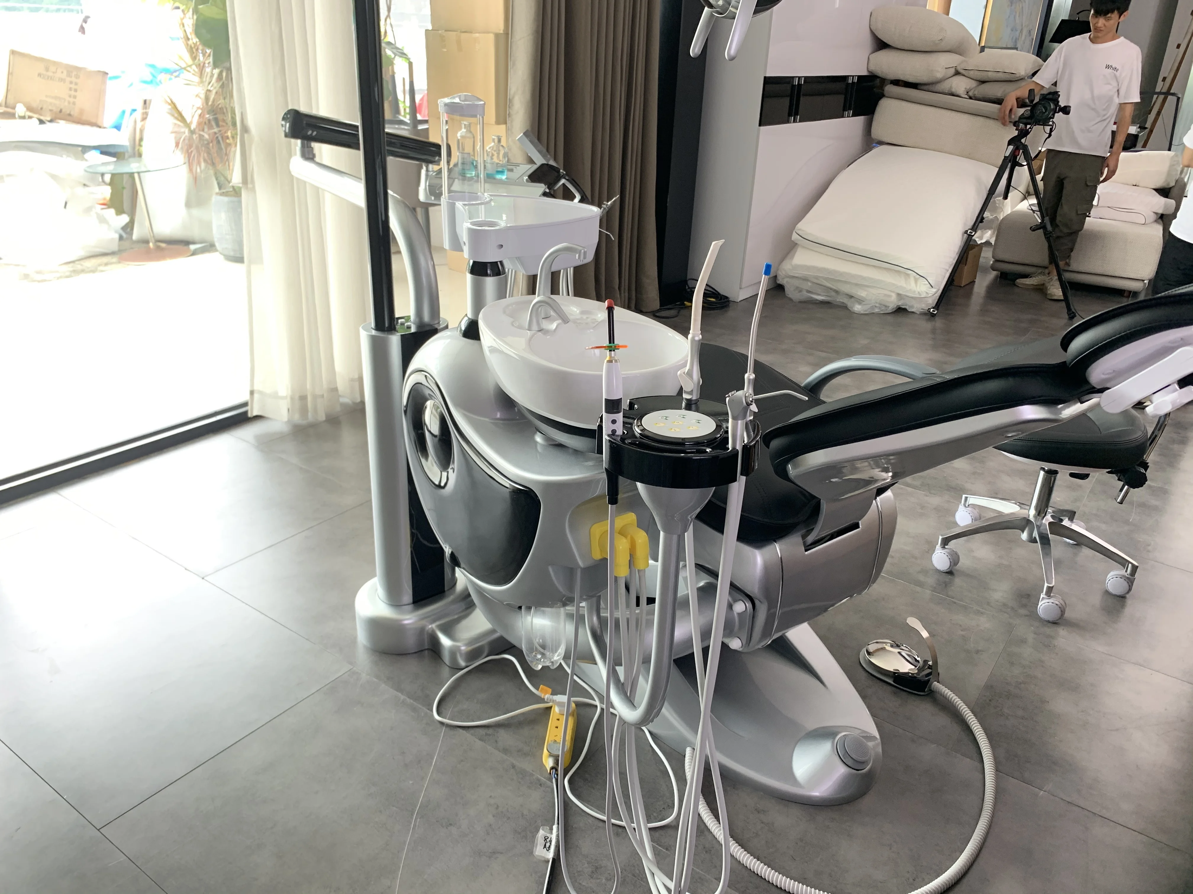 
New Simple and Economic Popular luxury Integral FoShan Dental Chair With CE Sensor Light 