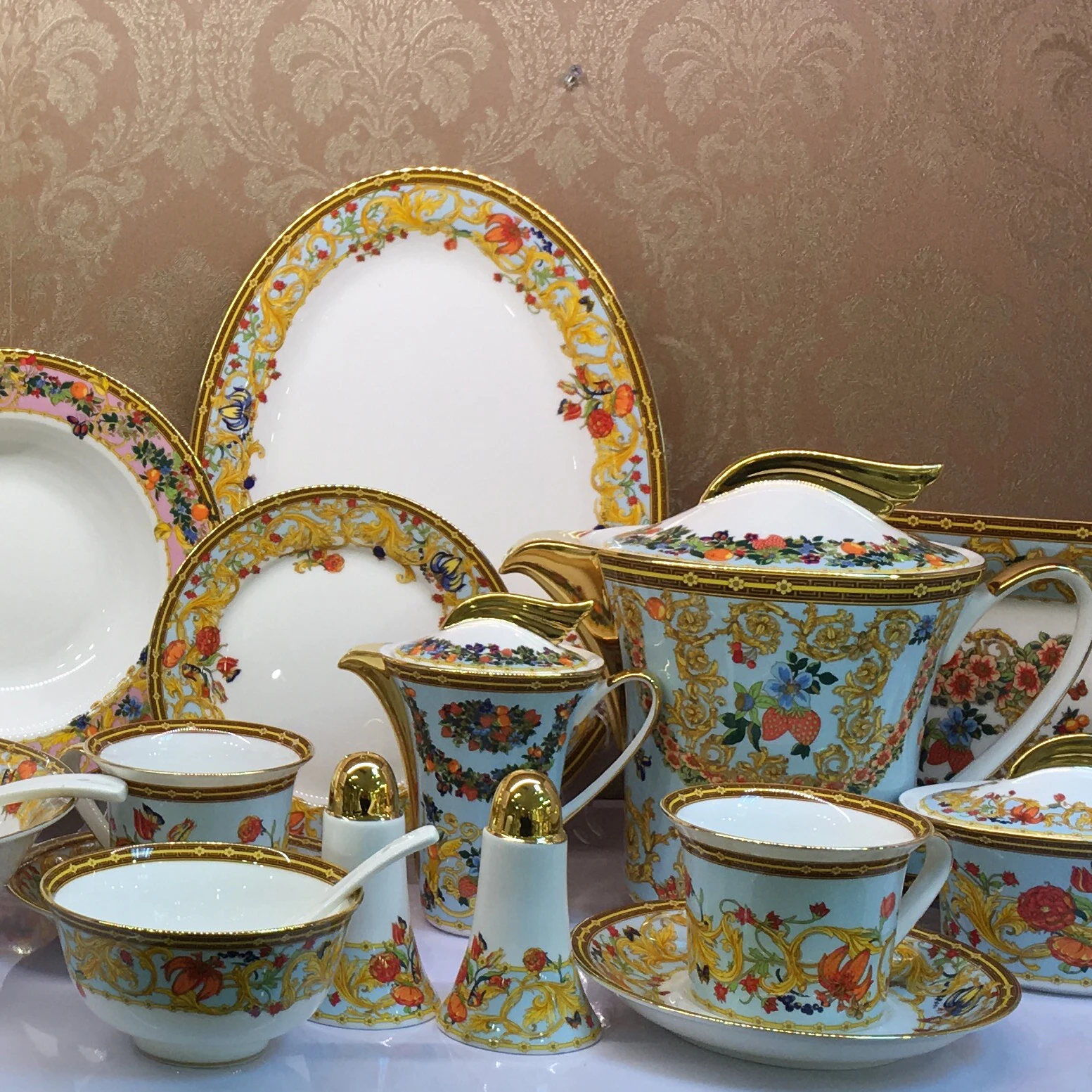 
61pcs New Design Dinnerware Sets Luxury Porcelain Tea Cup And Saucer Fine Bone China Dinner Set 