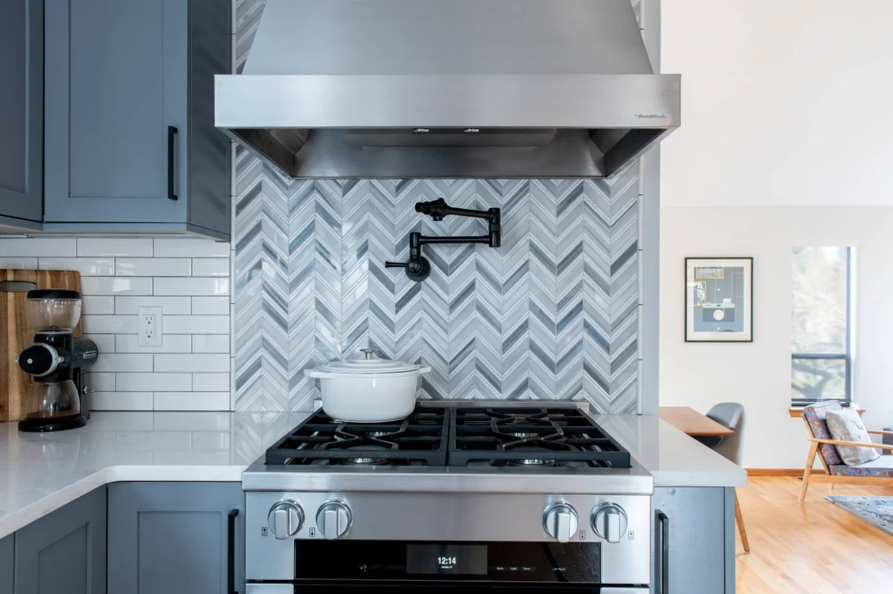 High End Modern U-Shape Kitchen With Blue Timeless Shaker Cabinets Customized Kitchen Cabinet Designs