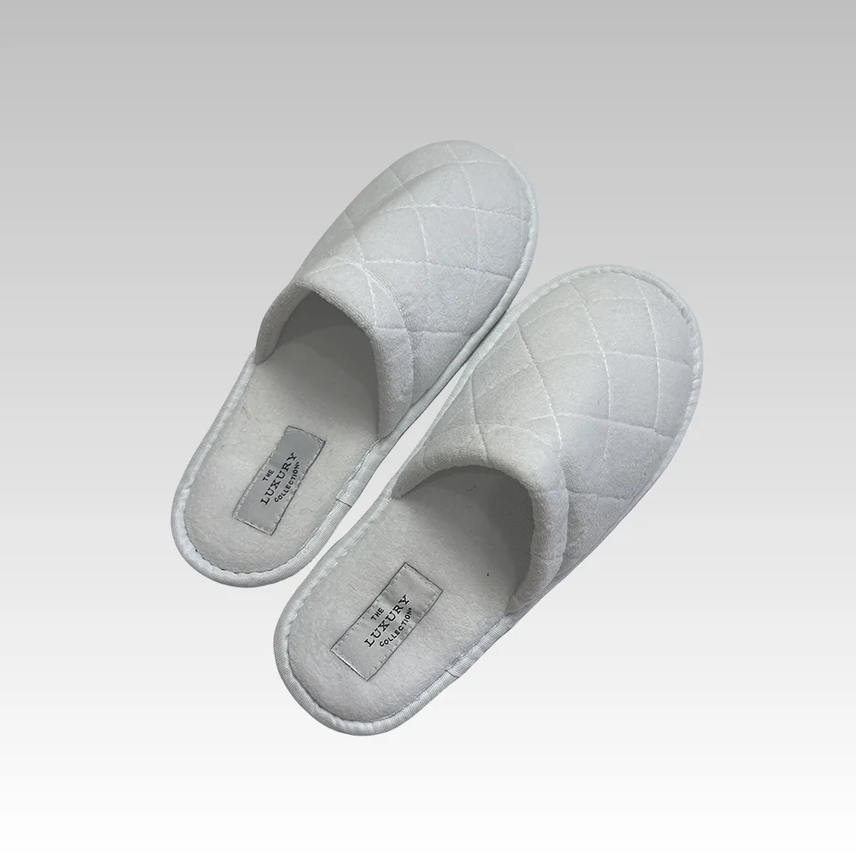 Wholesale customizable logo white pearl cotton disposable hotel slippers. OEM luxury spa hotel room pearl cotton slippers.