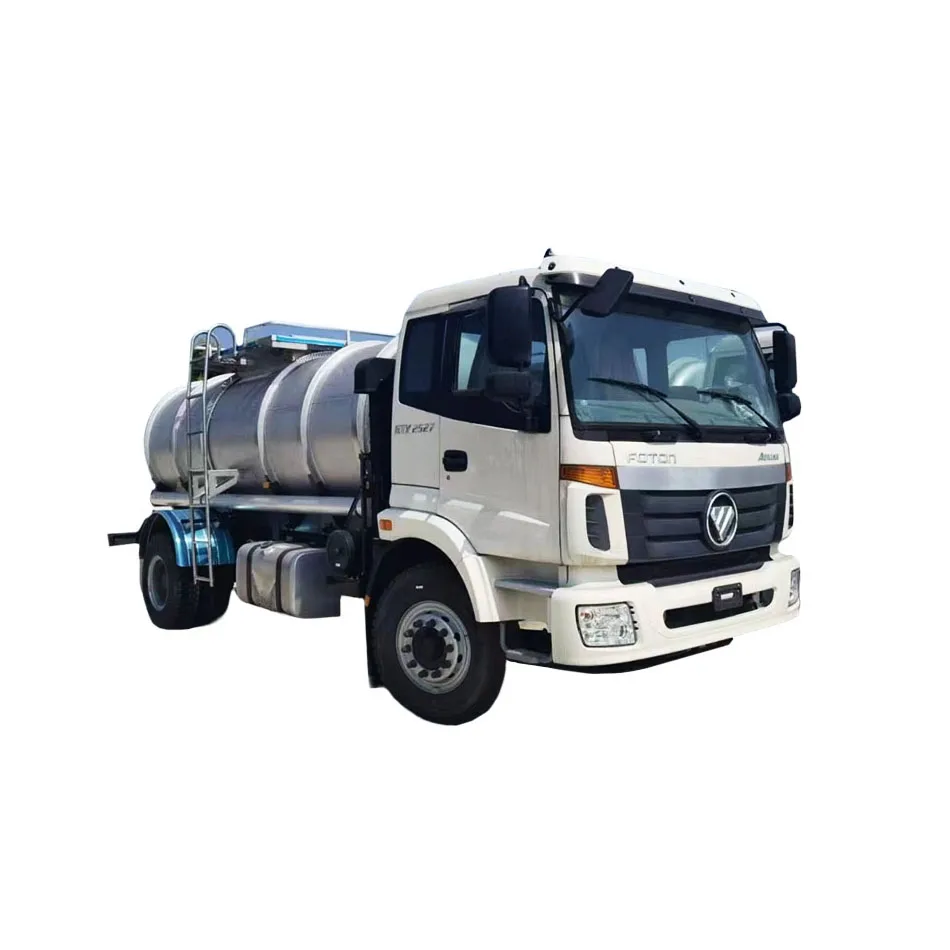 Customization 4x2 Petrol Fuel Oil Tanker Truck 6000 Liters Small Size Refueling Fuel Tanker For Sale