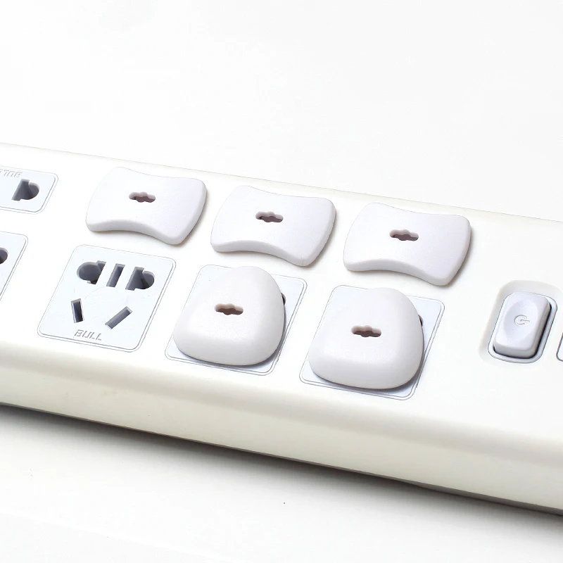 Home Self-closing Outlet Covers | White | Universal Electric Outlet Cover - Baby Proof Kit - Child Safety Wall Socket | 4 Pack