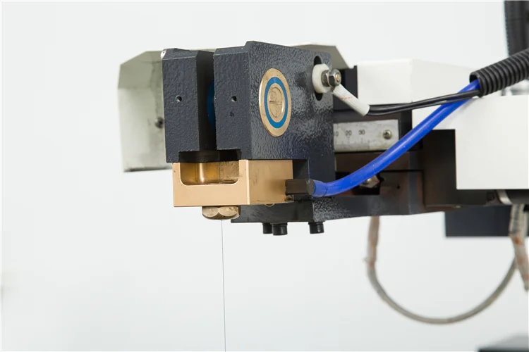 DK77 series fast cutting cnc edm wire cutting machines DK7735  with Taiwan High precision linear guide