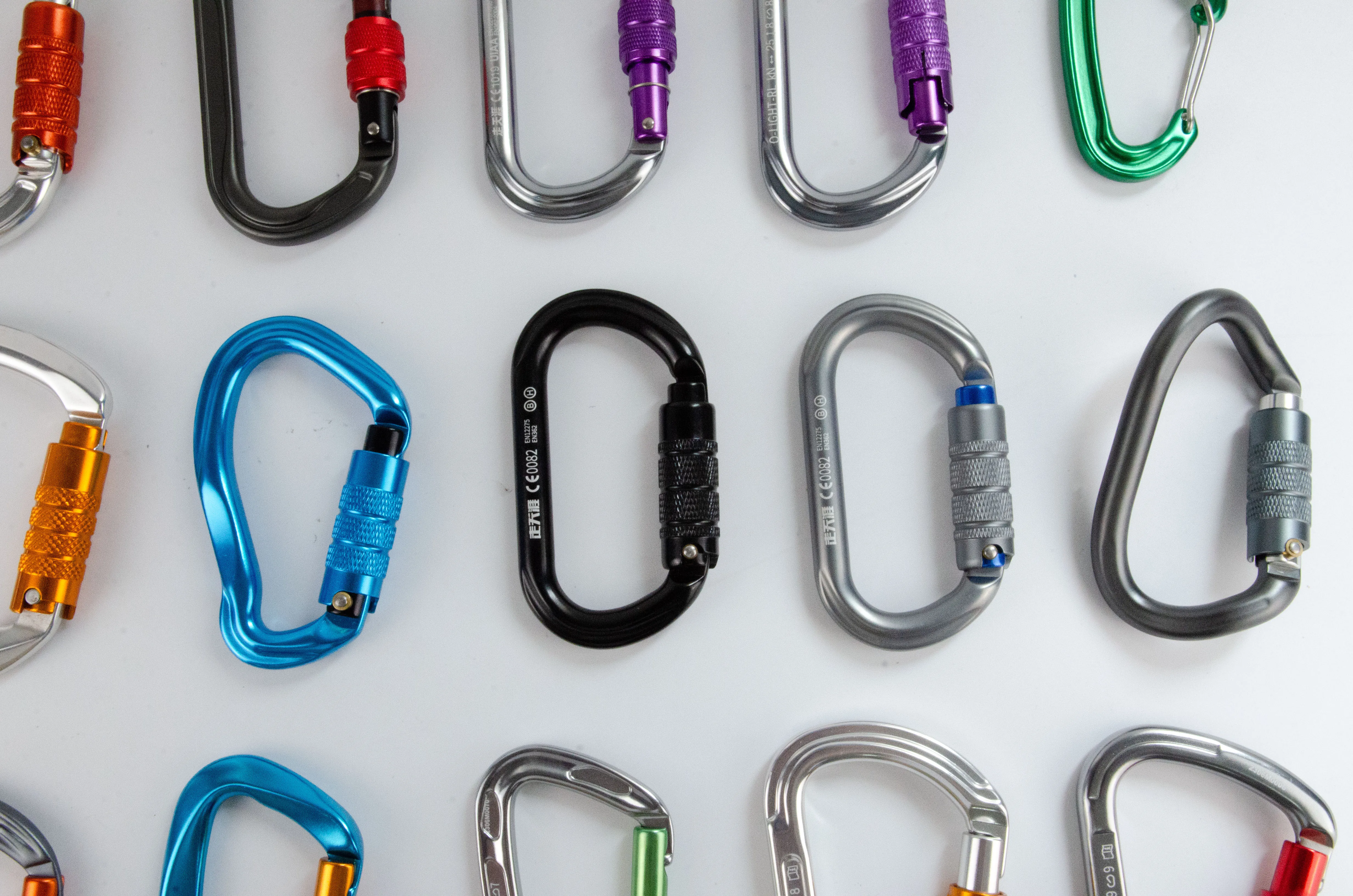 Pear Shape Asymmetrical 23KN 7075 Aluminium Alloy Master Safety Carabiner Snap Hook for Mountaineering