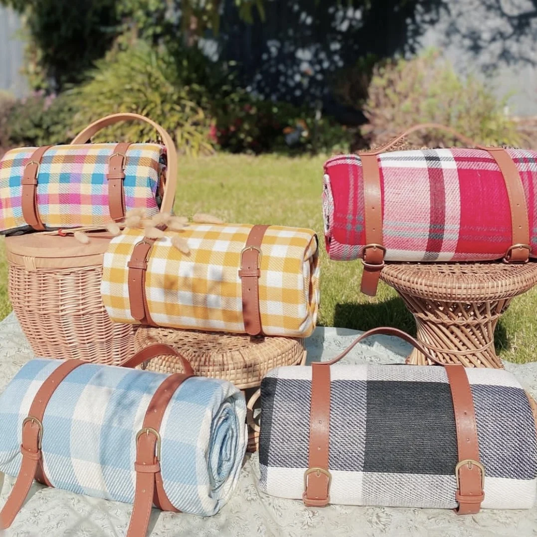 Fast Delivery Outdoor Beach Mat Sand Proof Blanket Wholesale Oxford Fabric Picnic Blanket Waterproof Camping Mat