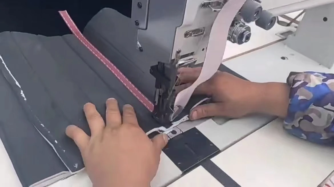 LONG ARM ONE OR TWO NEEDLE COMPOUND FEED LOCK STITCH SEWING MACHINE