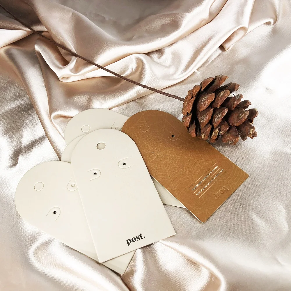 round shape paper jewelry tags with ear hole hang tag string printing logo garment paper tags