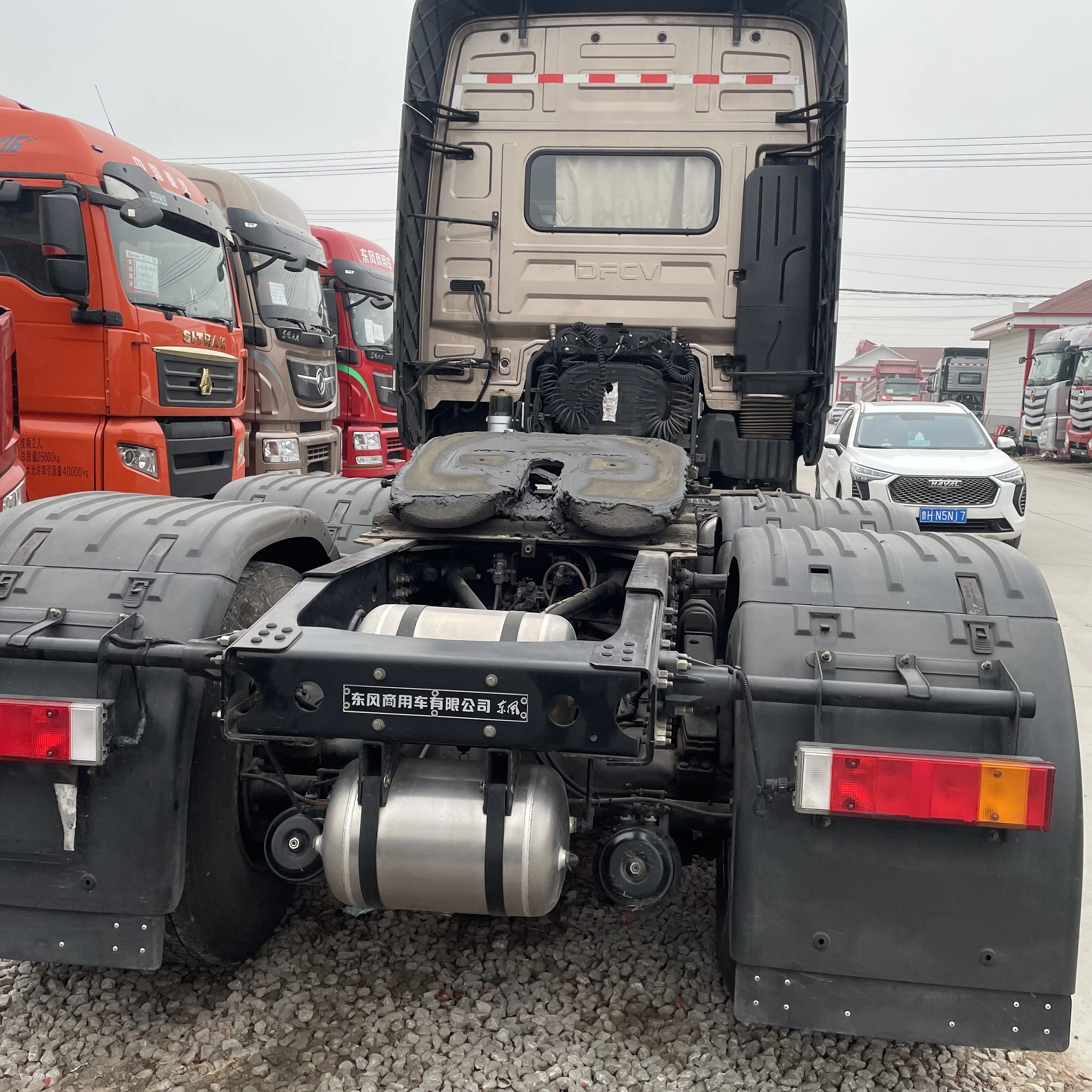 Трактор Dongfeng Tianlong KX 6x4 дизельный 560 мощность родом из Китая