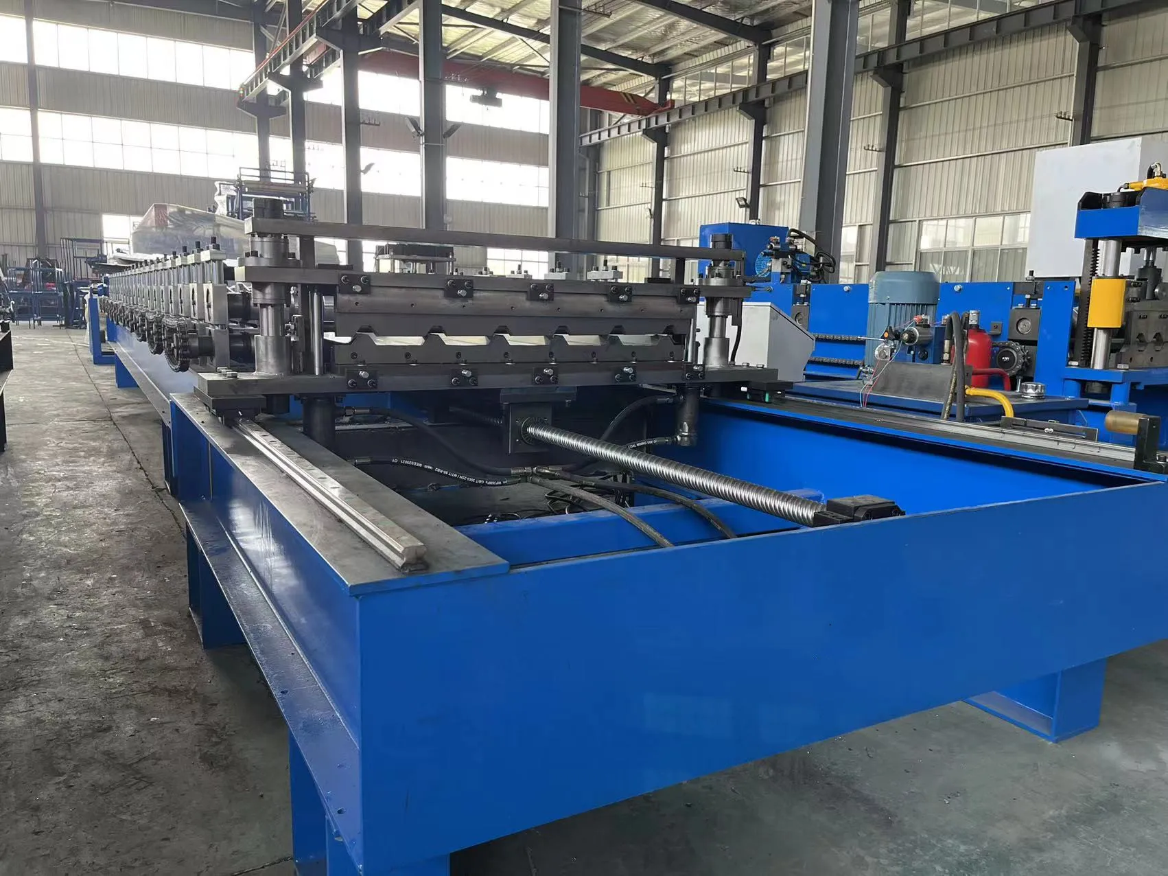 2022 New Design Tile Machine With Tracking And Shearing Function Roof Tile Making Machine Arc Roof Sheet Forming Machine