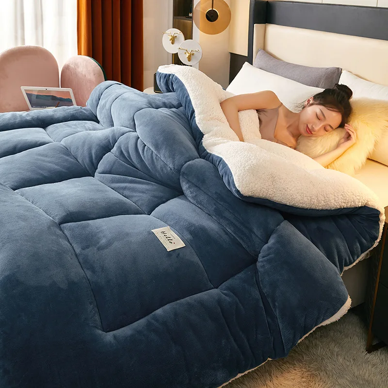 Wholesale cheap custom modern high quality everyone love cotton thick camping quilt down