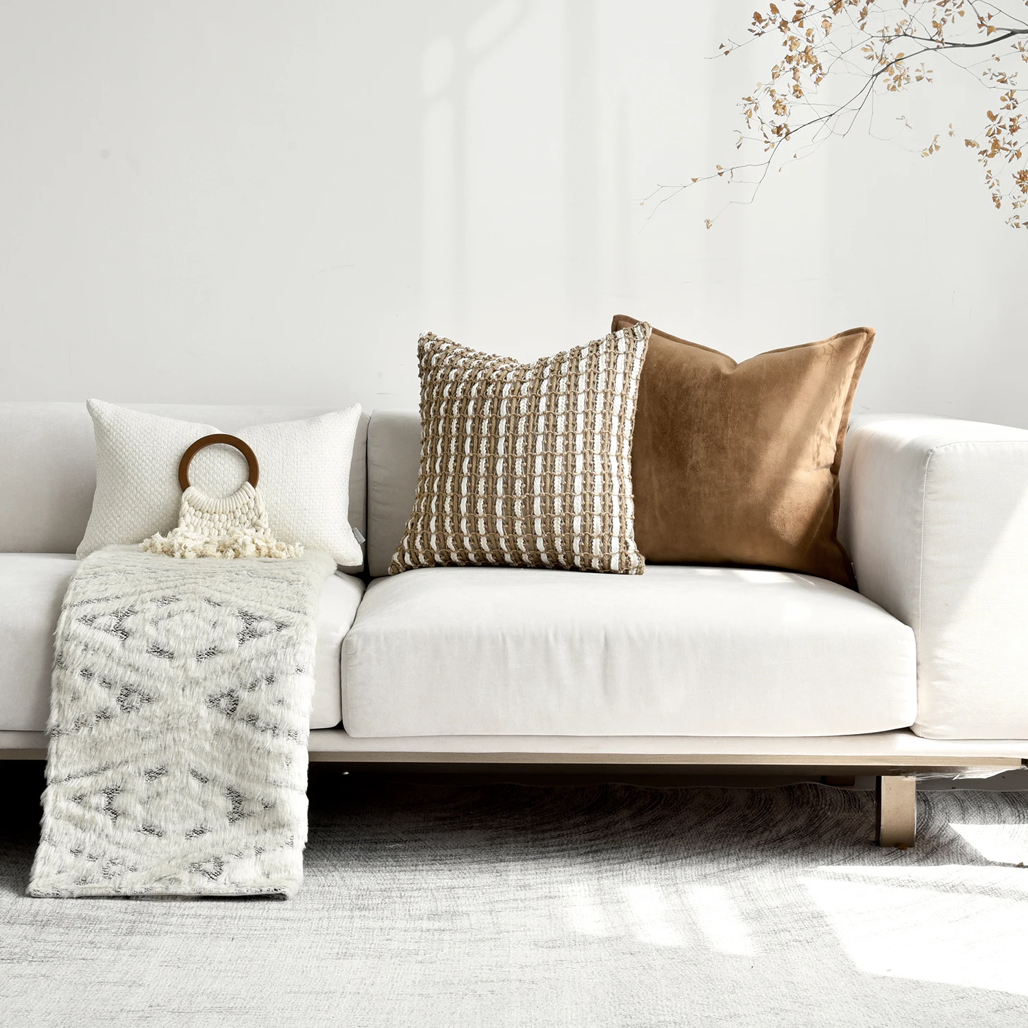 Стеганая оранжевая подушка для гостиной