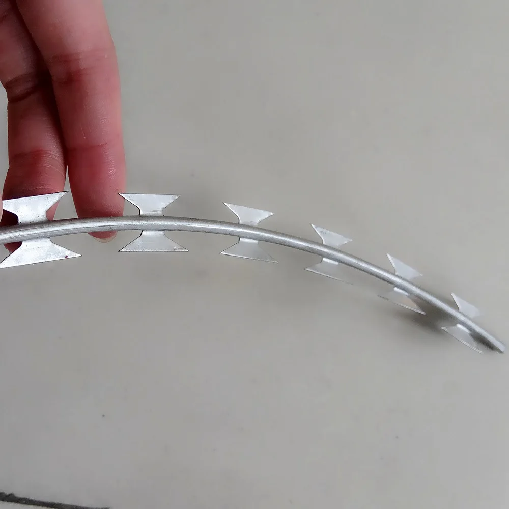 Wholesale hot dip galvanized anti rust flat wrap razor barbed wire price razor flat barbed wire