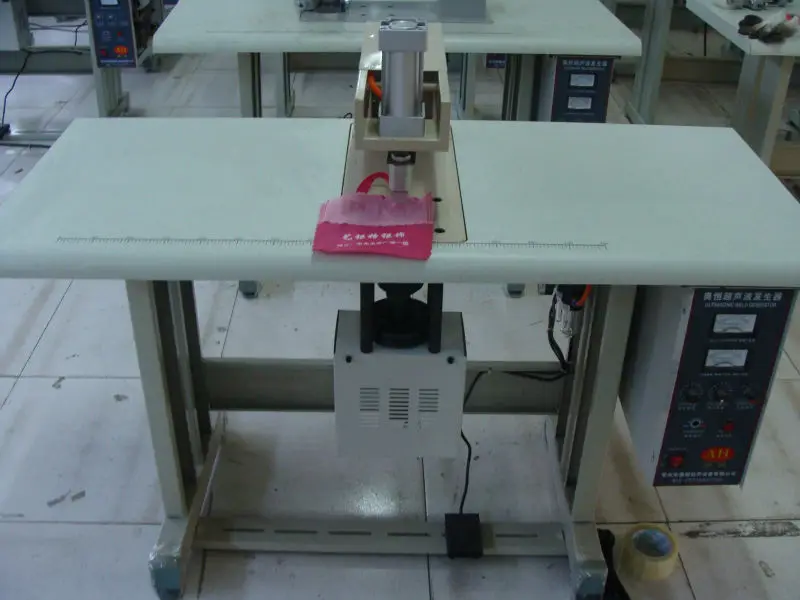 Ultrasonic hole punching machine