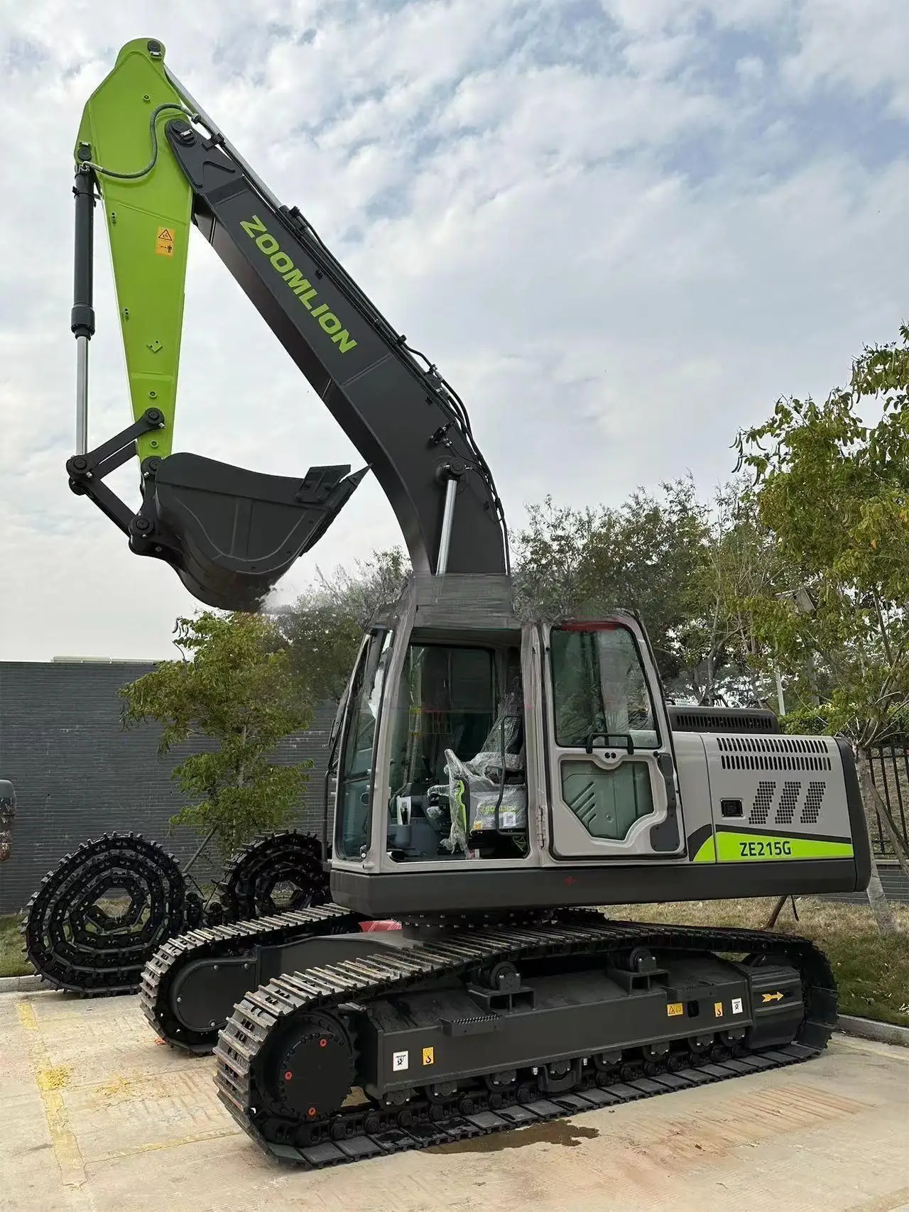 ZE215G ACE Hydraulic Crawler Excavator 22Ton Weight 134KW New Generation with Hammer for Hot Selling
