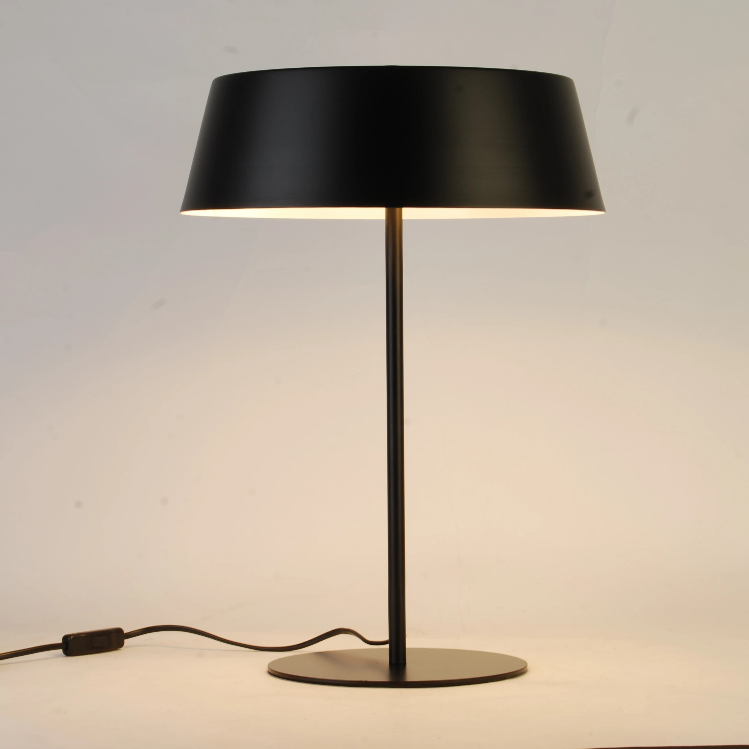 Matt Black Desk Lamp Europe Cool Modern Table Lamp House Decoration Lamp
