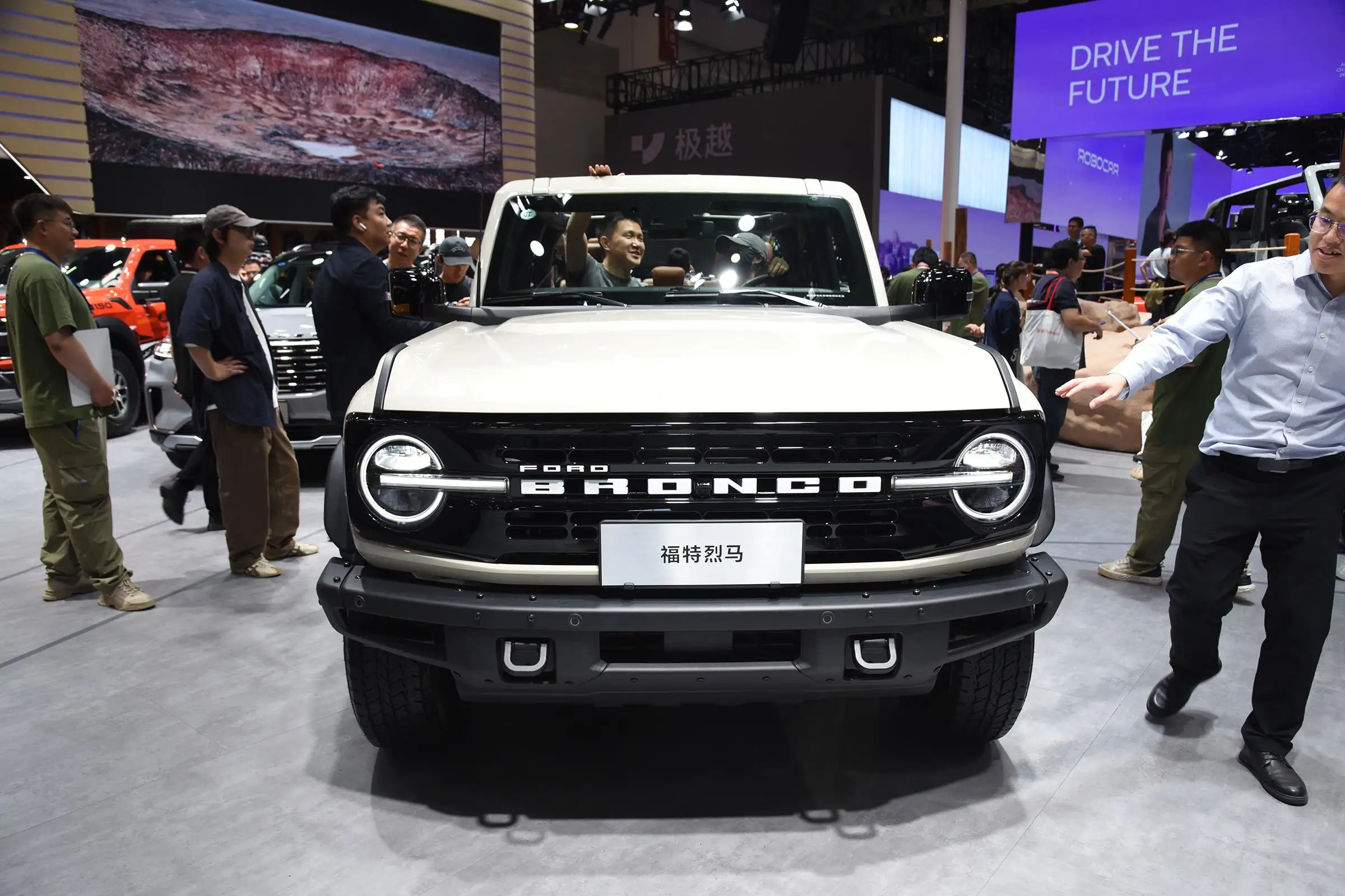 Бронко аксессуары для 2021 автомобиля Передняя лебедка Бампер Ford Bronco 2022 2 двери 4