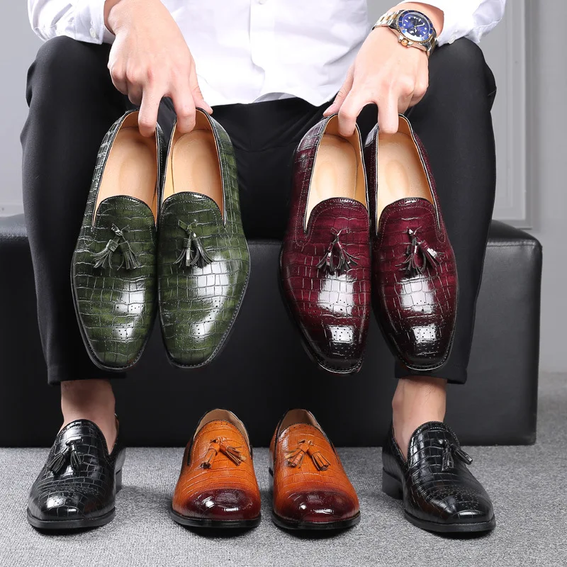 British pointed toe business formal shoe covers foot tassel brooch carved leather shoes men