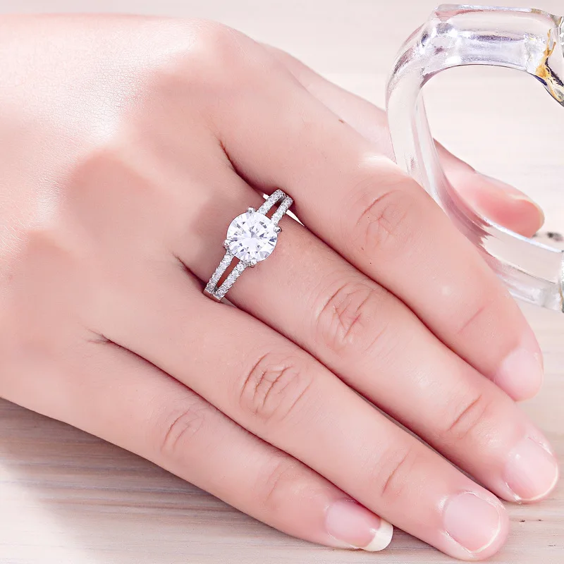 Custom Desgin Jewelry Ring With Single CZ Stone Round Brilliant Cut Promise Engagement Rings For Women