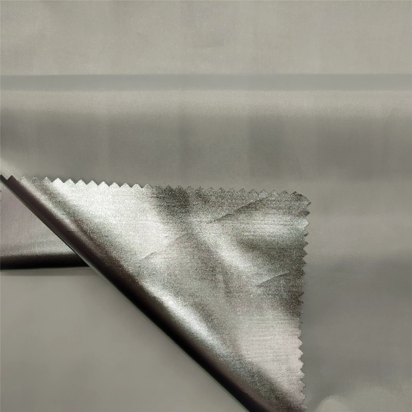 
190T Polyester Taffeta Gold foil Waterproof fabric 100%Polyester woven fabric for kids 