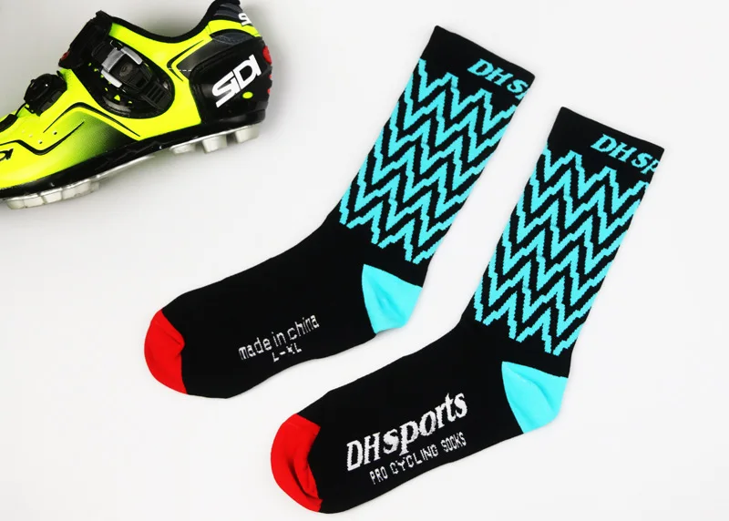 wholesales custom logo socks mtb  knee-high stockings  running basketball elastic breathable sock
