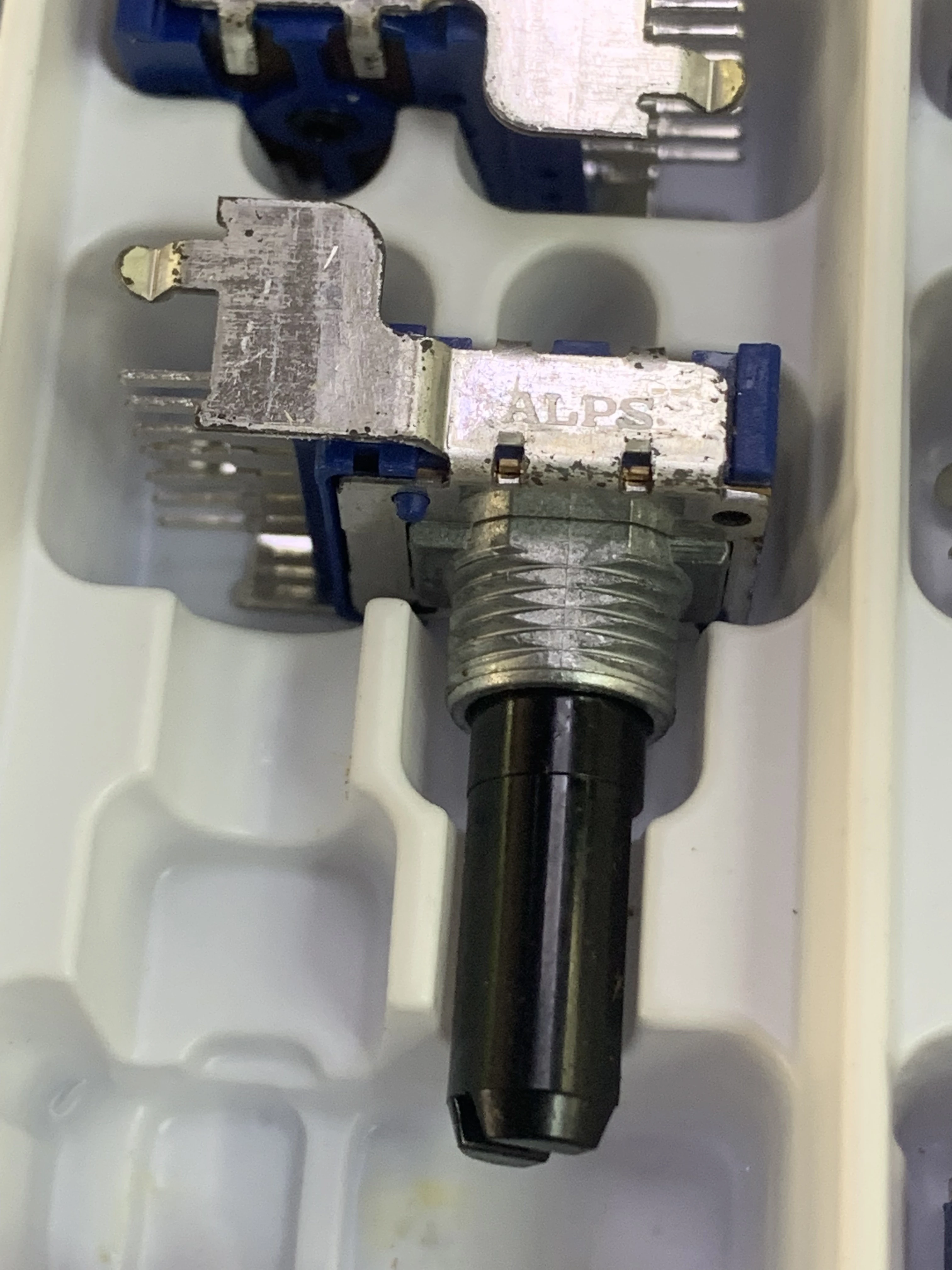 Japan ALPS import volume of 14 double-volume rotary potentiometer RK14K double 7 feet B20K potentiometer (switch)