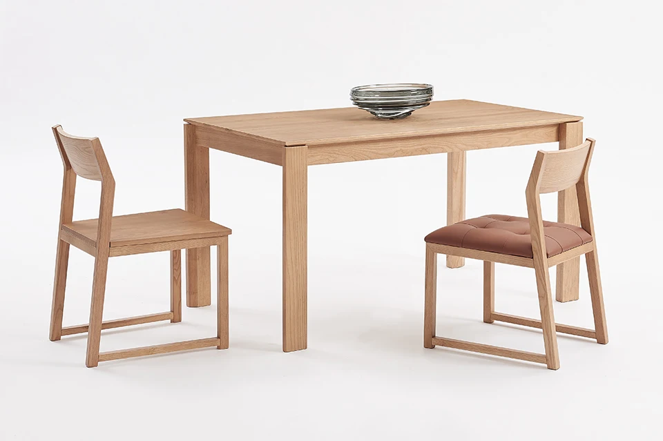 Easy Assemble and CKD Small Volume Package Rectangular Dining Table Solid Ash Wood Modern Real Lumber Wood Dining Room Furniture