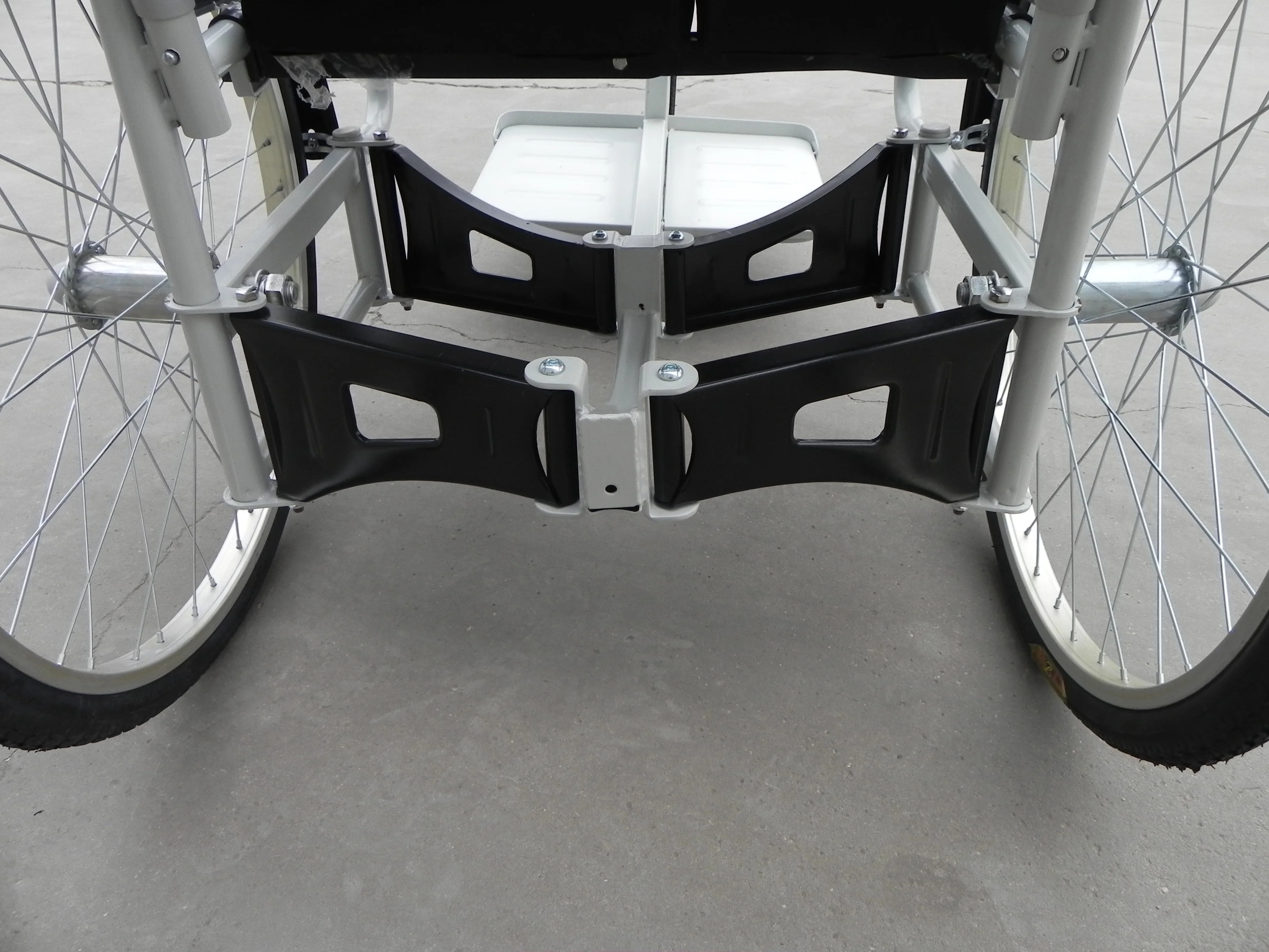 2024 Multi Function 3 Wheel Handicapped Tricycle Bike Premium Foldable Hand-Pedaled Trike Hand-Propelled Tricycle for Disabled