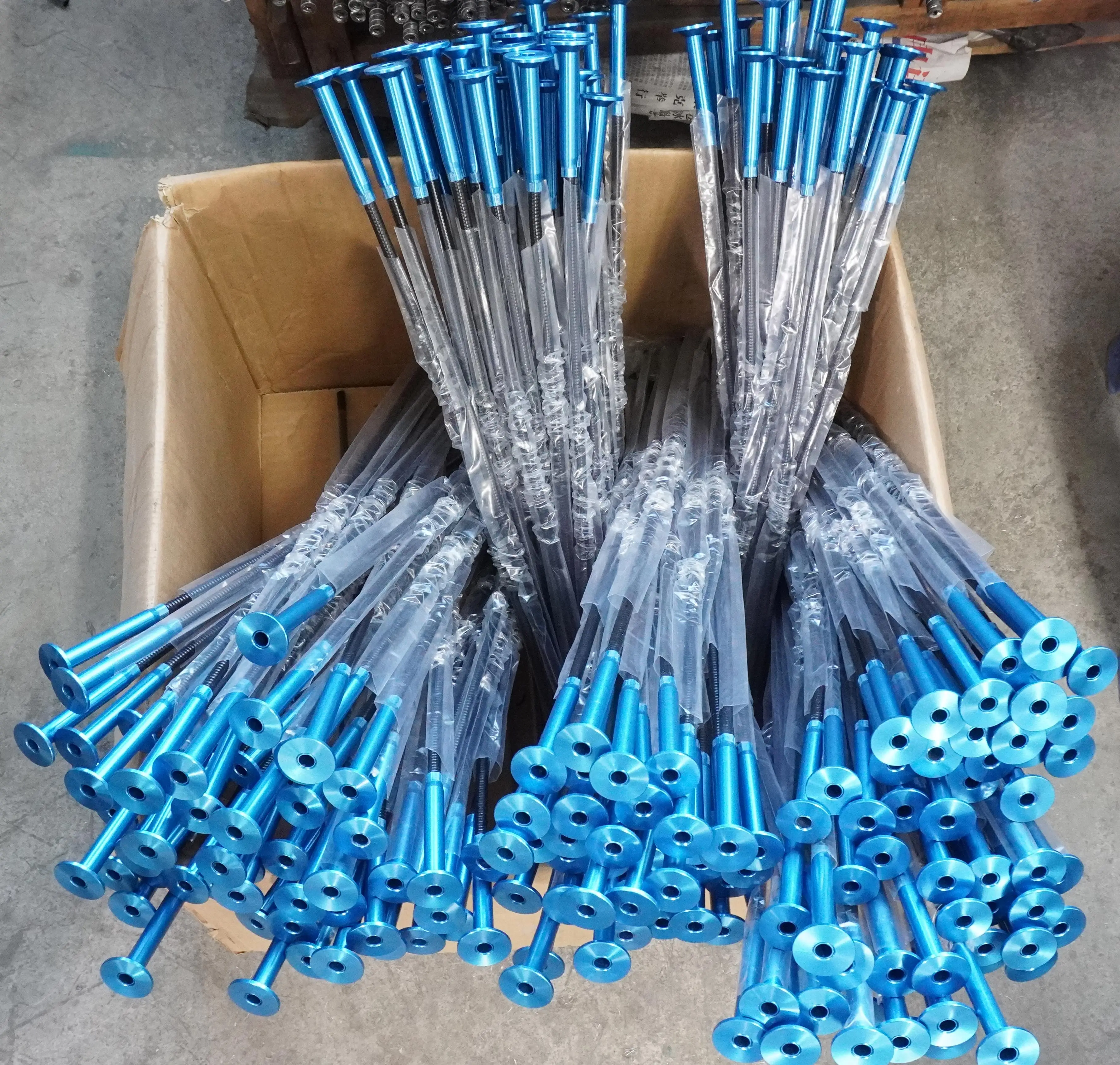 Factory wholesale 25.59 Inch Long Flexible Magnetic Pickup Tool, Efficient Telescopic Magnetic Picker for Tight Spaces