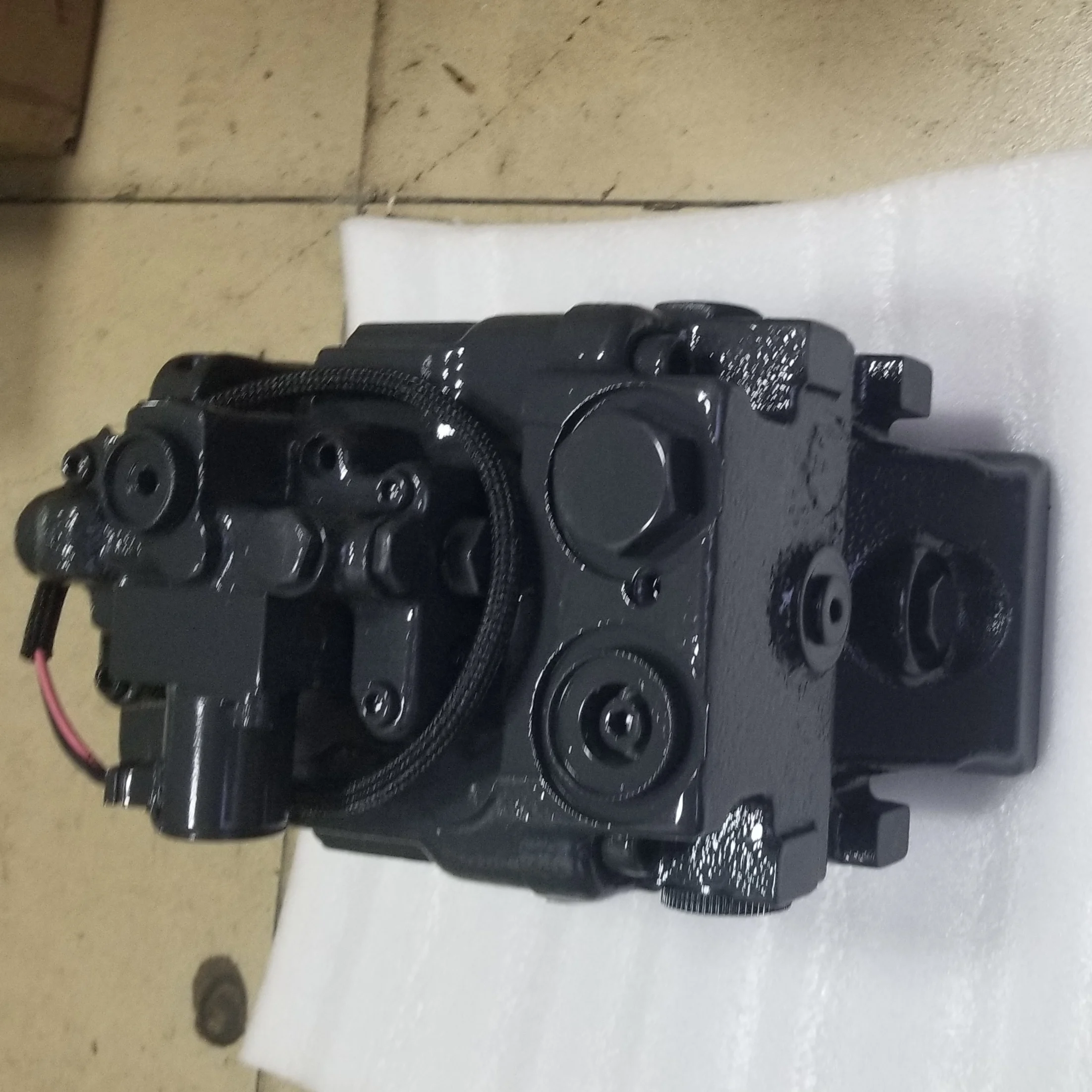 Powerparts High Guarantee Bulldozers Parts D155A-6 Hydraulic Main Pump 708-1T-00472 Fan Motor Assy 708-1T-00470