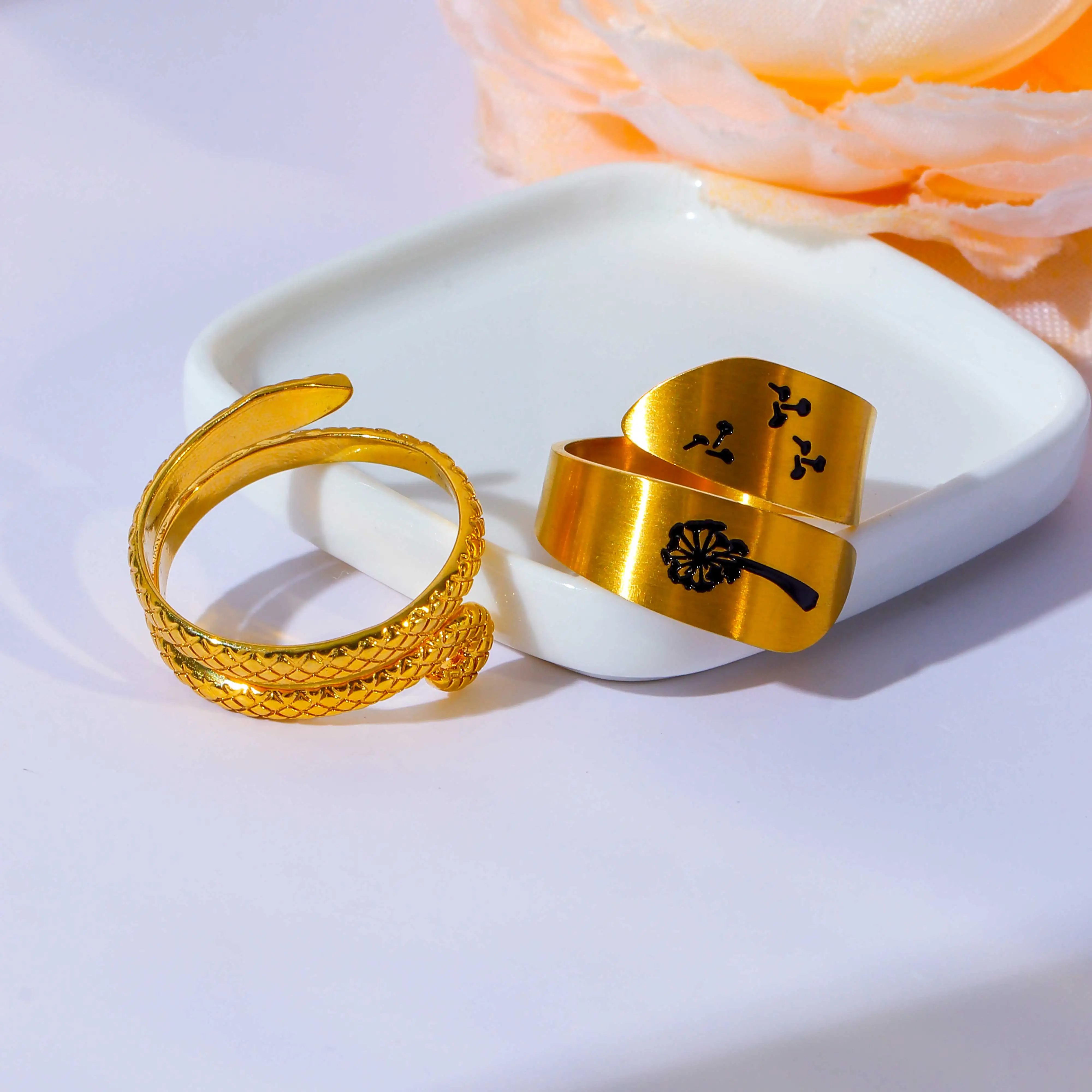 Simple stainless steel snake ring drop black glue matte plain ring plated with 18K gold sand finish ring