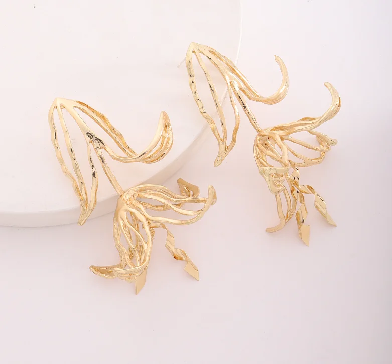 Fashion Bohemian Metal leaves flower Earrings Vintage Exaggerated Alloy rose Leaf Earrings Jewelry Accessories