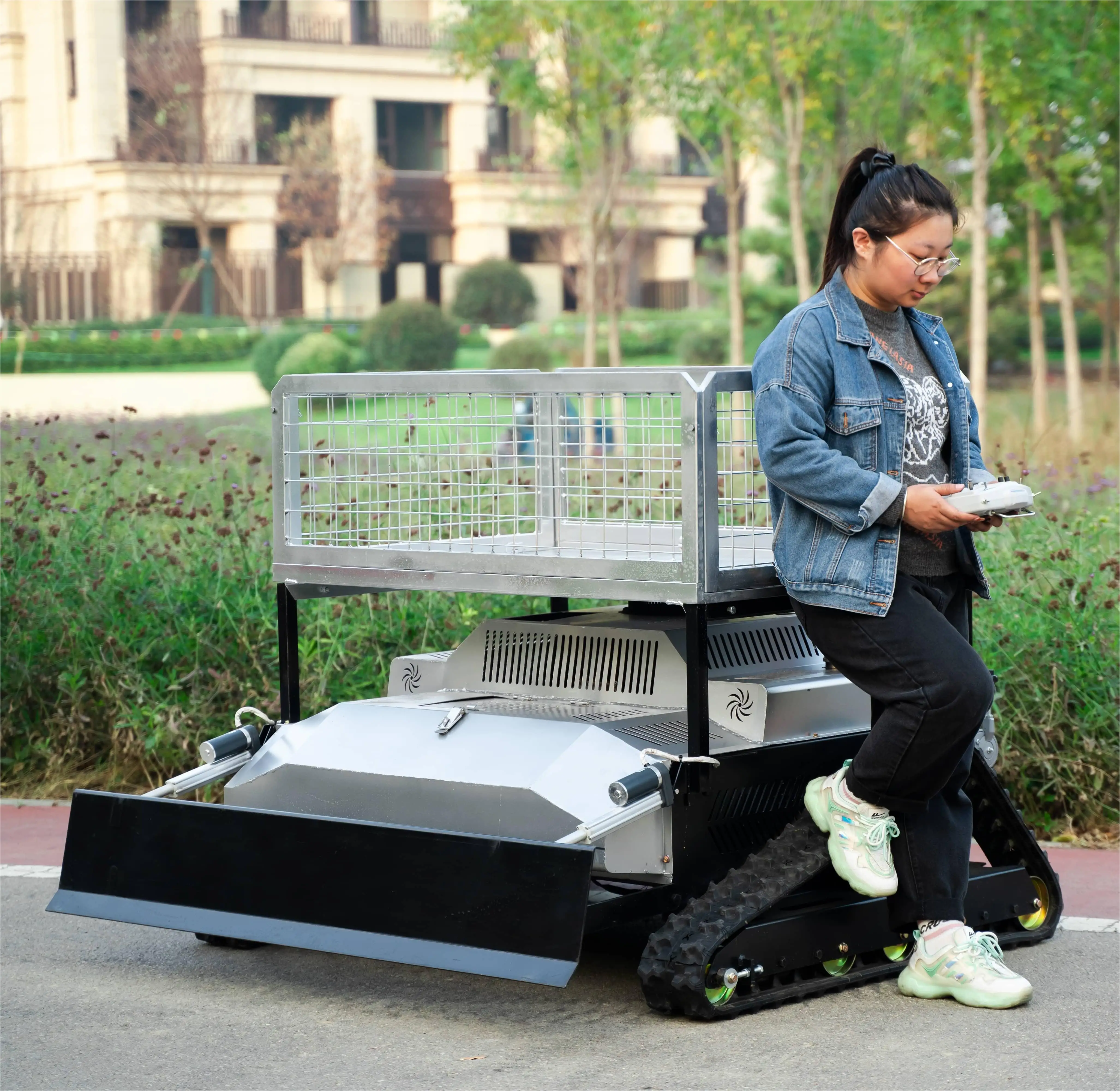 Multi Function 60 Degrees Slope Remote Control Robot Slope Lawn Mower Tractor Gasoline Lawn Mower Lawn Mower Self Propelled
