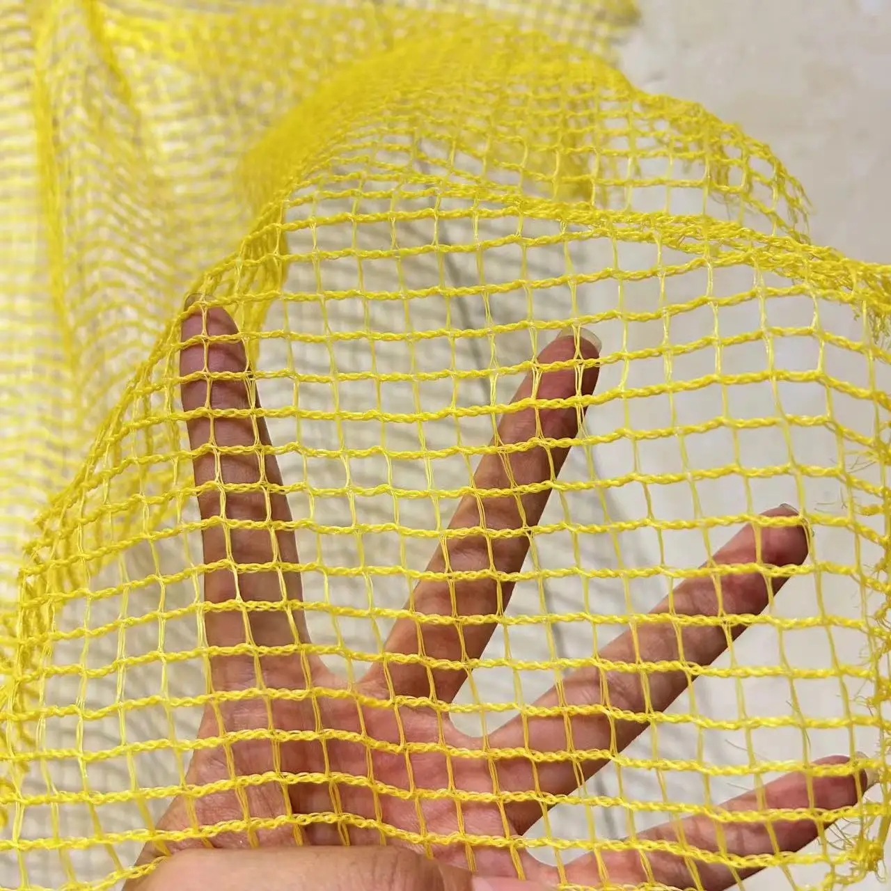 yellow construction safety net with 100% virgin HDPE +UV stabilized with 50%-80% shade rate used for scaffold protect