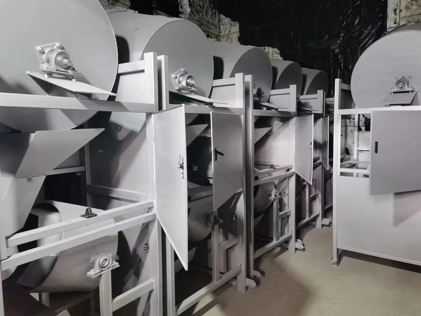 KYY Die Castings Rolling Polishing and Scrap Recycling Separator Sets,,Zipper making machine