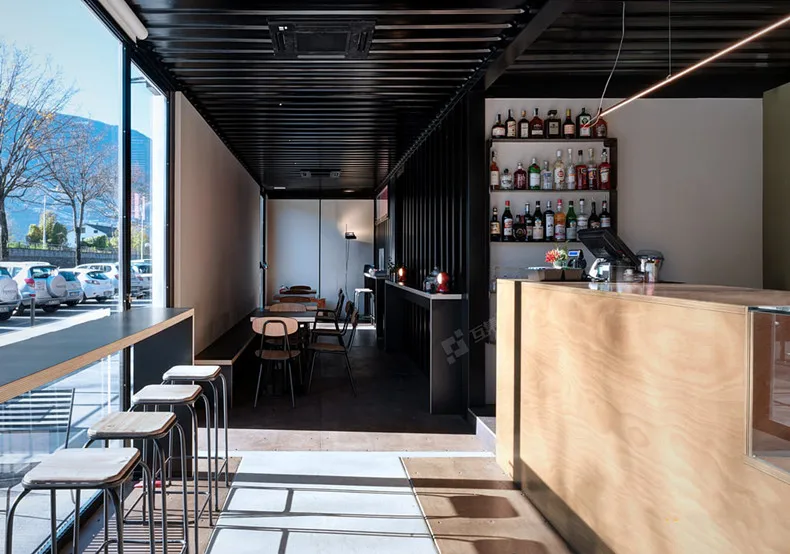 Small container house coffee shop, easy and fast assembly ,practical prefabricated detachable container houses.