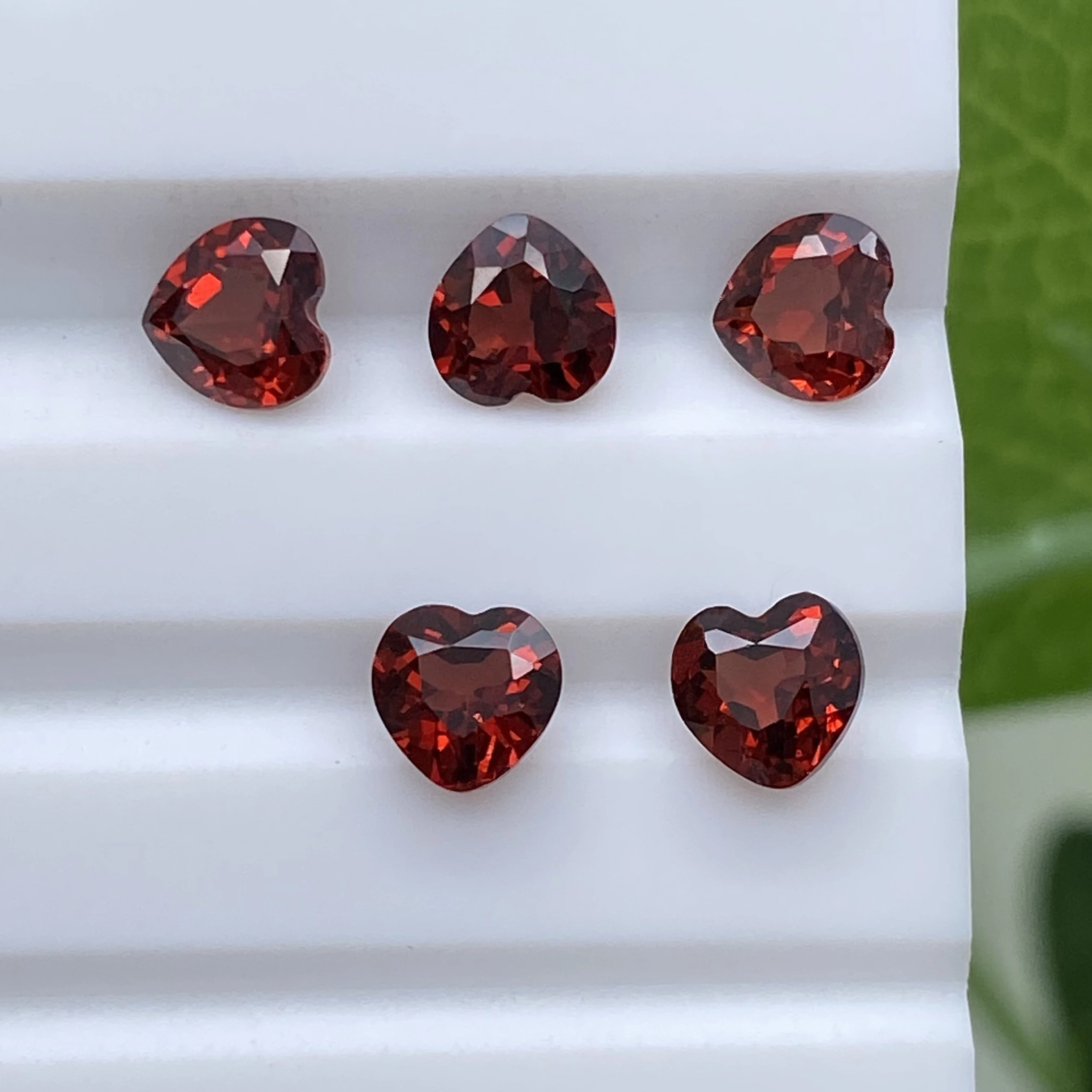Heart Shape 4~10mm High Quality Natural  Semi Precious gemstones Mozambique Garnet For Rings setting Natural Garnet