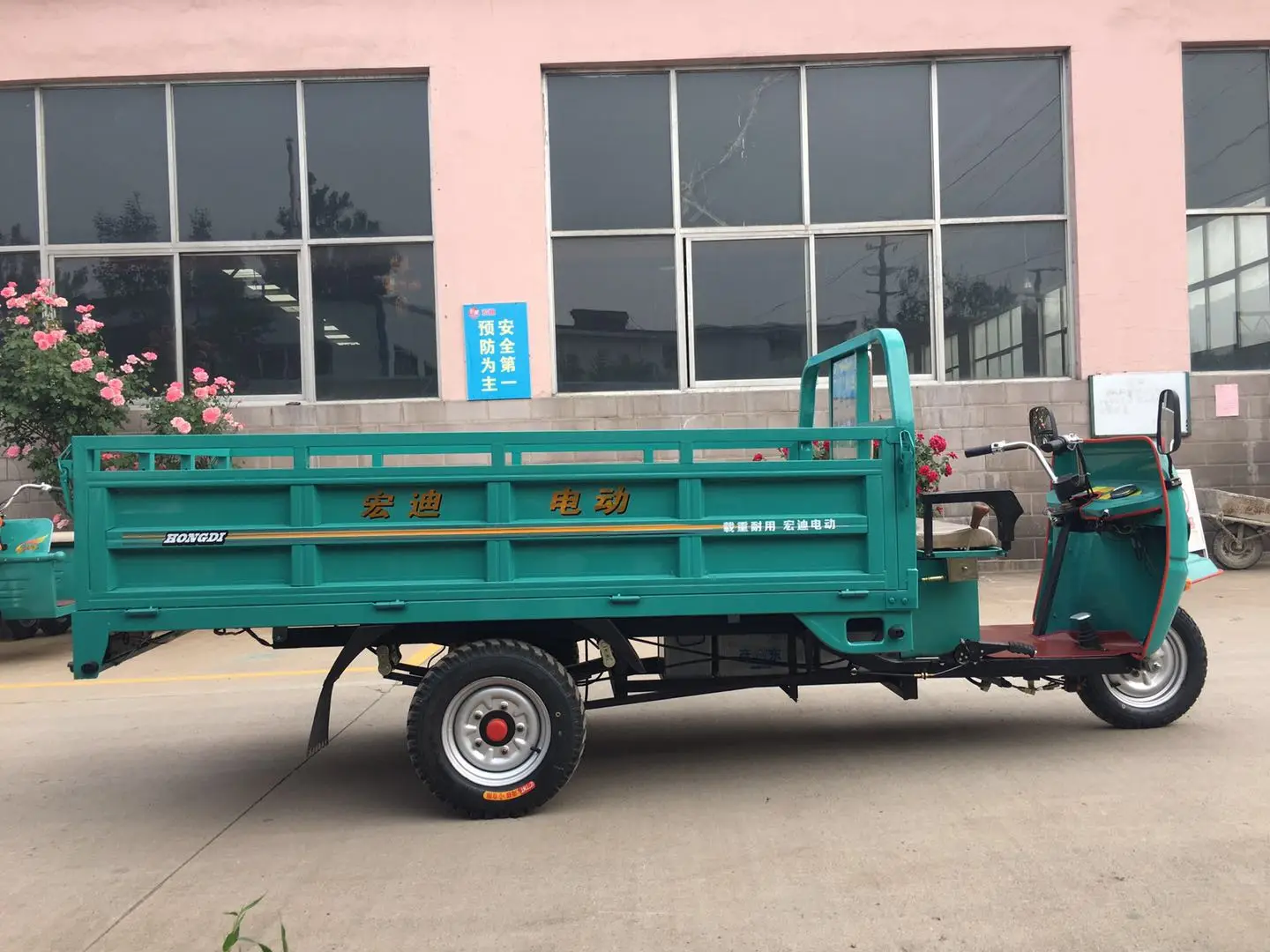 HONGDI Brand Heavy Duty Large Cargo Box 2 Ton Load Capacity 3 Wheel Freight Cargo Tricycle For Agriculture