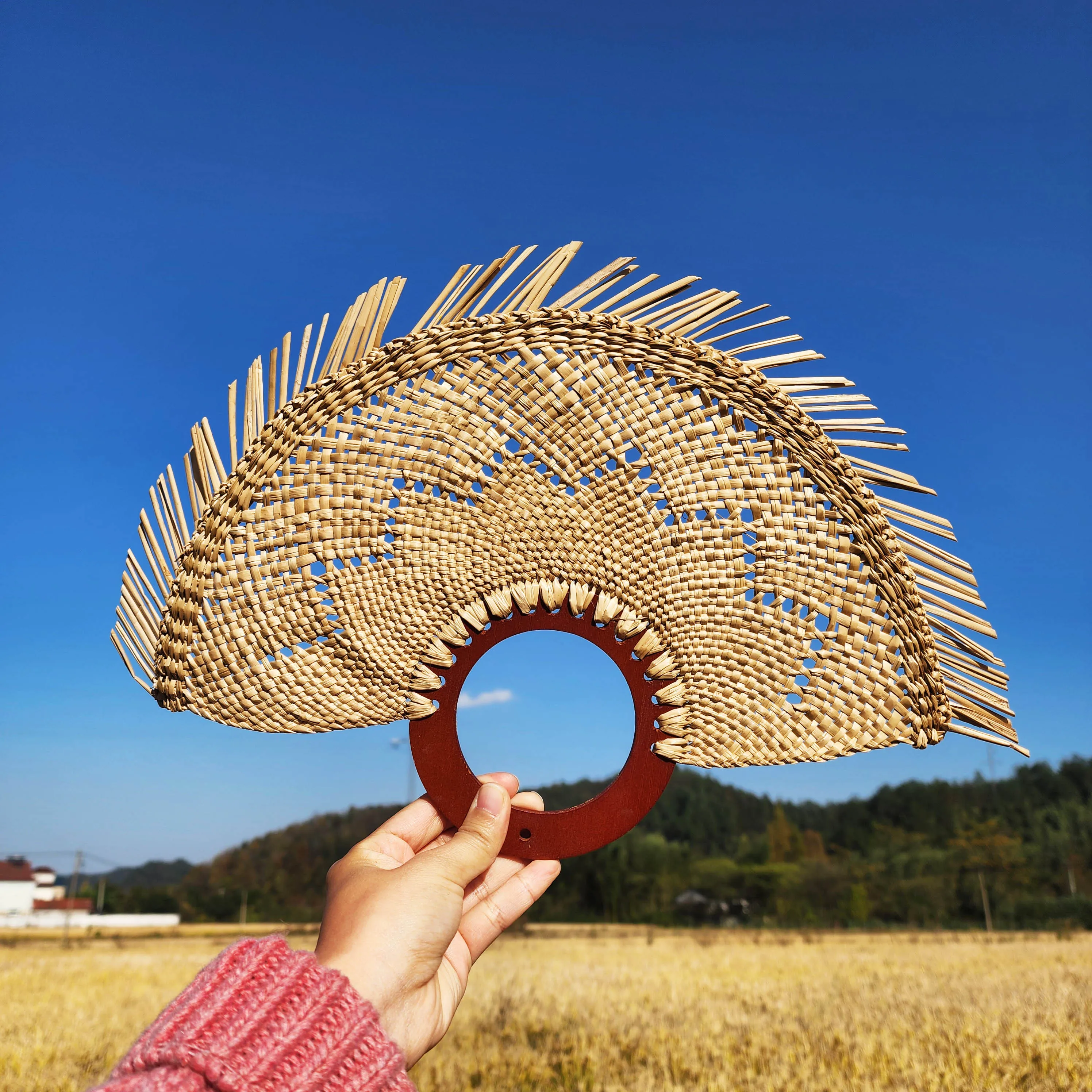Handmade Woven Round Wood Handle Straw Raffia Fans Unique Bridesmaid Gifts and Wedding Souvenirs for Weddings Special Events