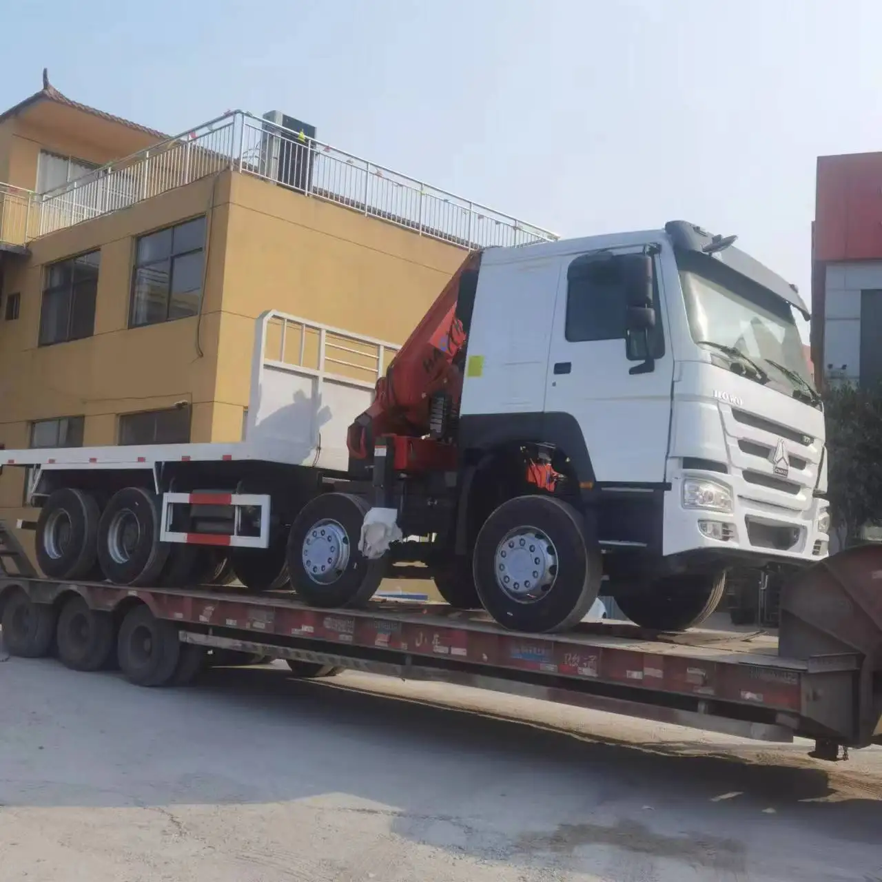 Used Howo Hydraulic Folding Boom Crane Mounted Dump Truck 12 wheel Dump Truck With Crane