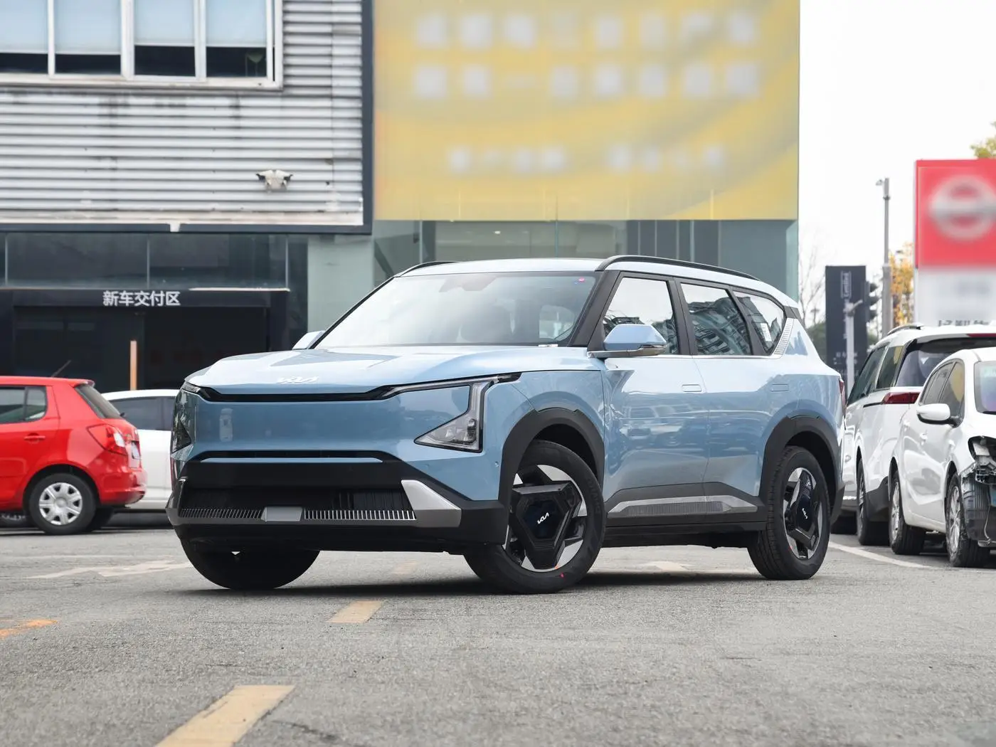 KIA EV5 2024 530 Lite New Energy FWD Compact SUV Ev Vehicle Made in China Pure Electric 530km  Range Kia Automobile for Adults