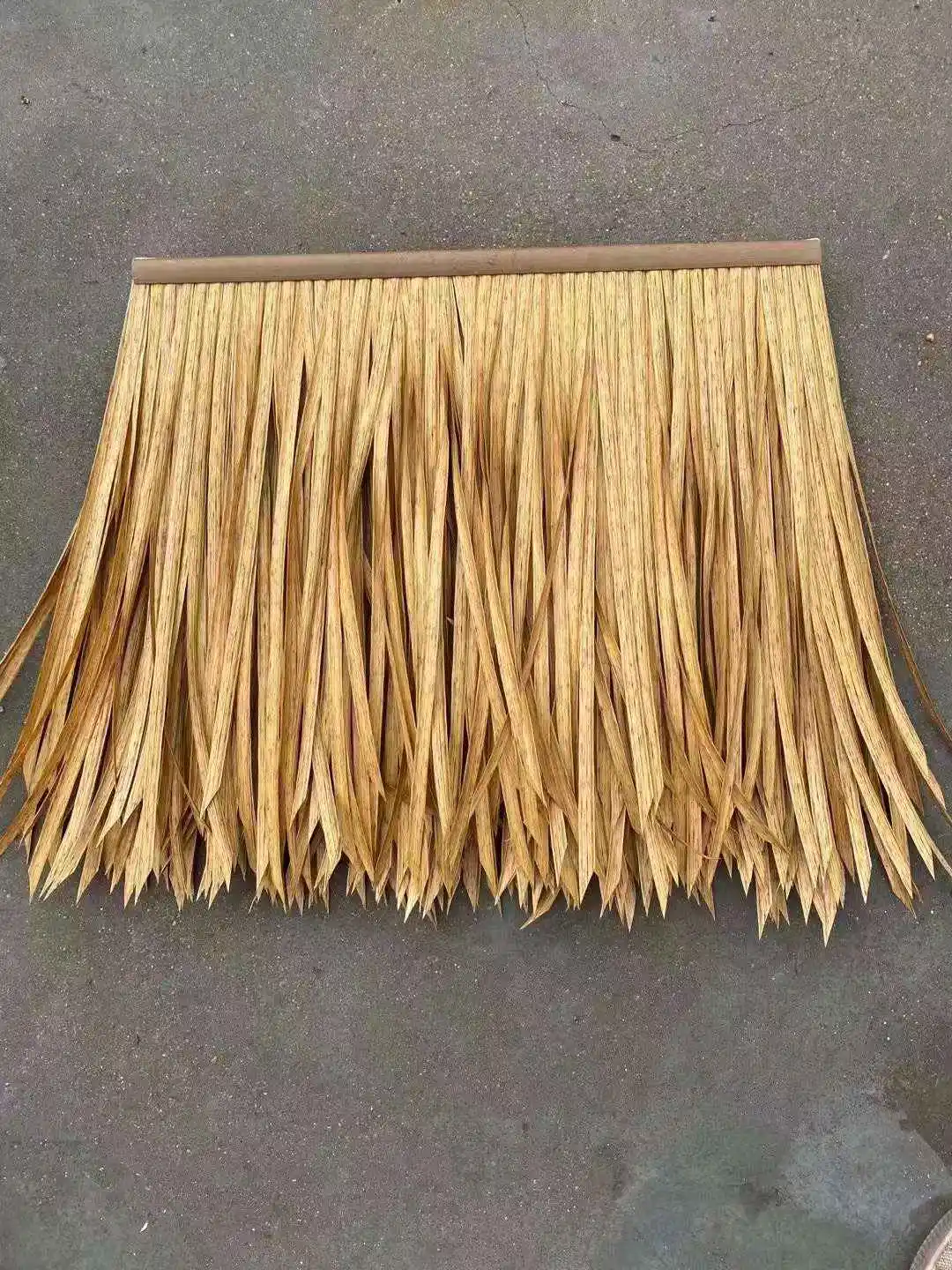 Inset Resistance Natural Looking Synthetic Thatch Roofing Plastic Thatch